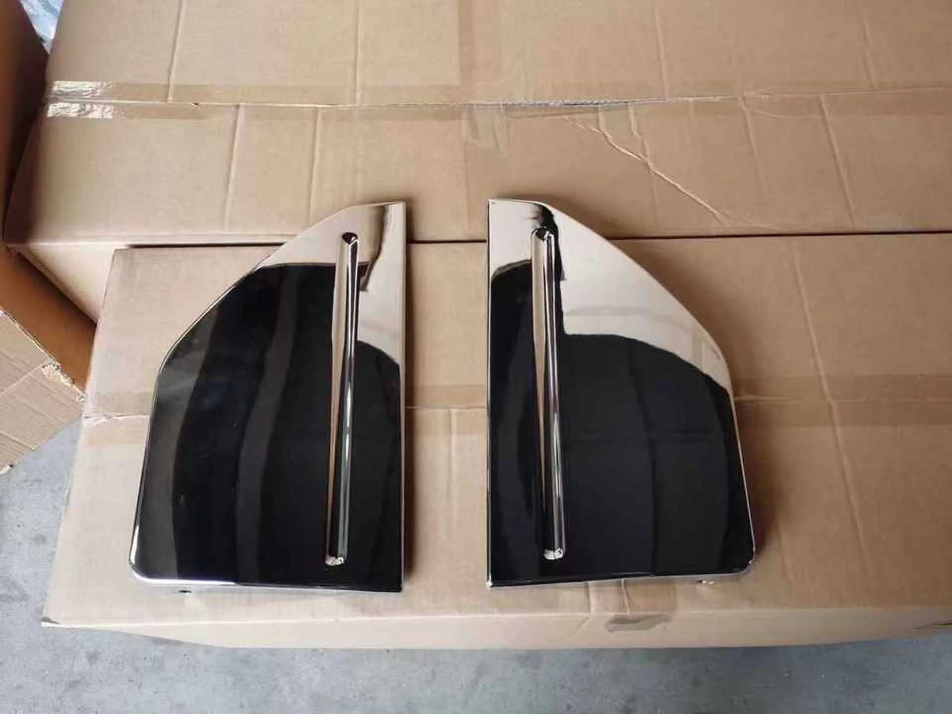 Chrome / White Plastic Step Panel for Hino FM3M / FM2K