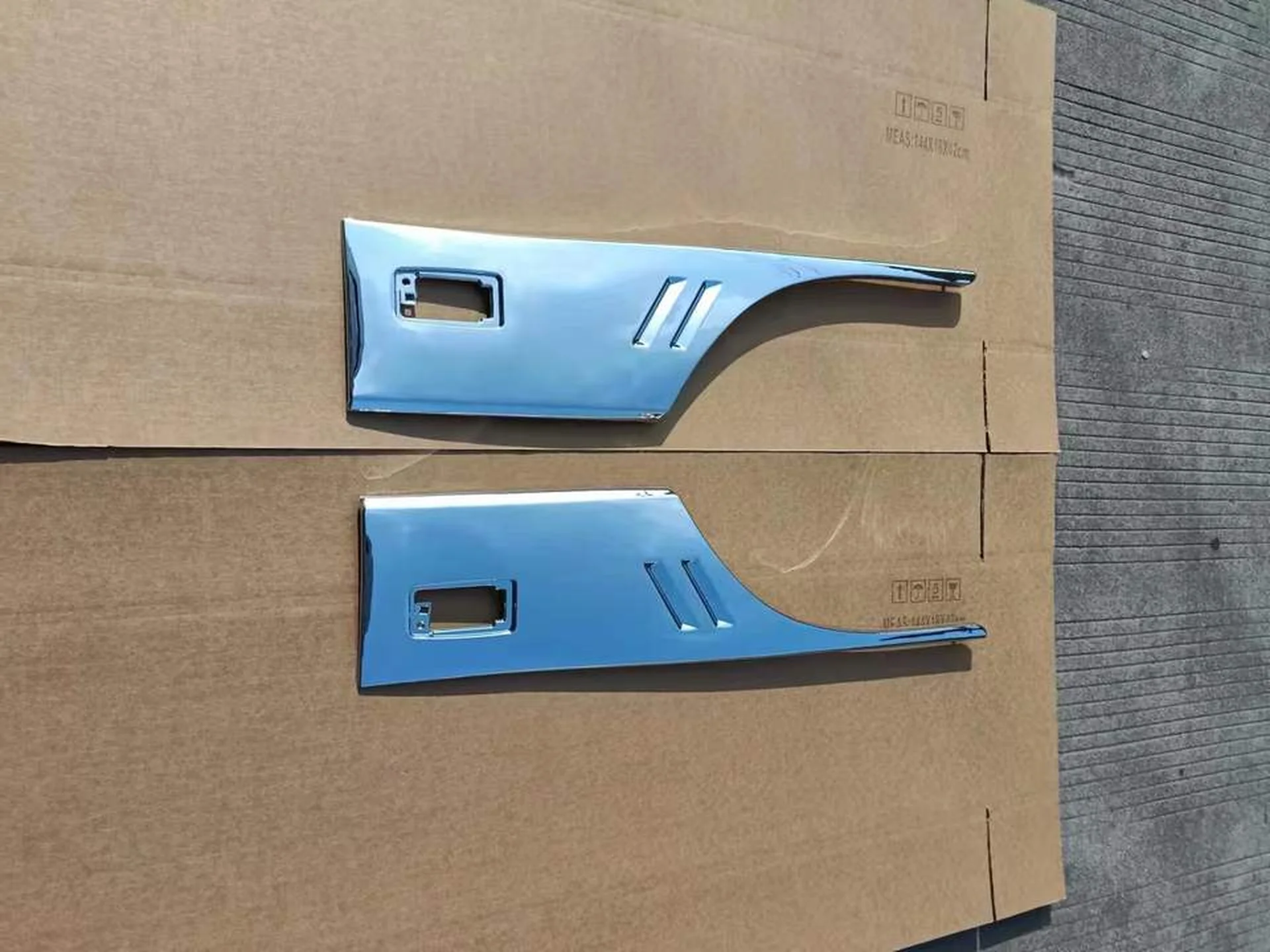 101.5*42.5CM Chrome / Black Plastic Door / Window Trim for Hino FM3M / FM2K