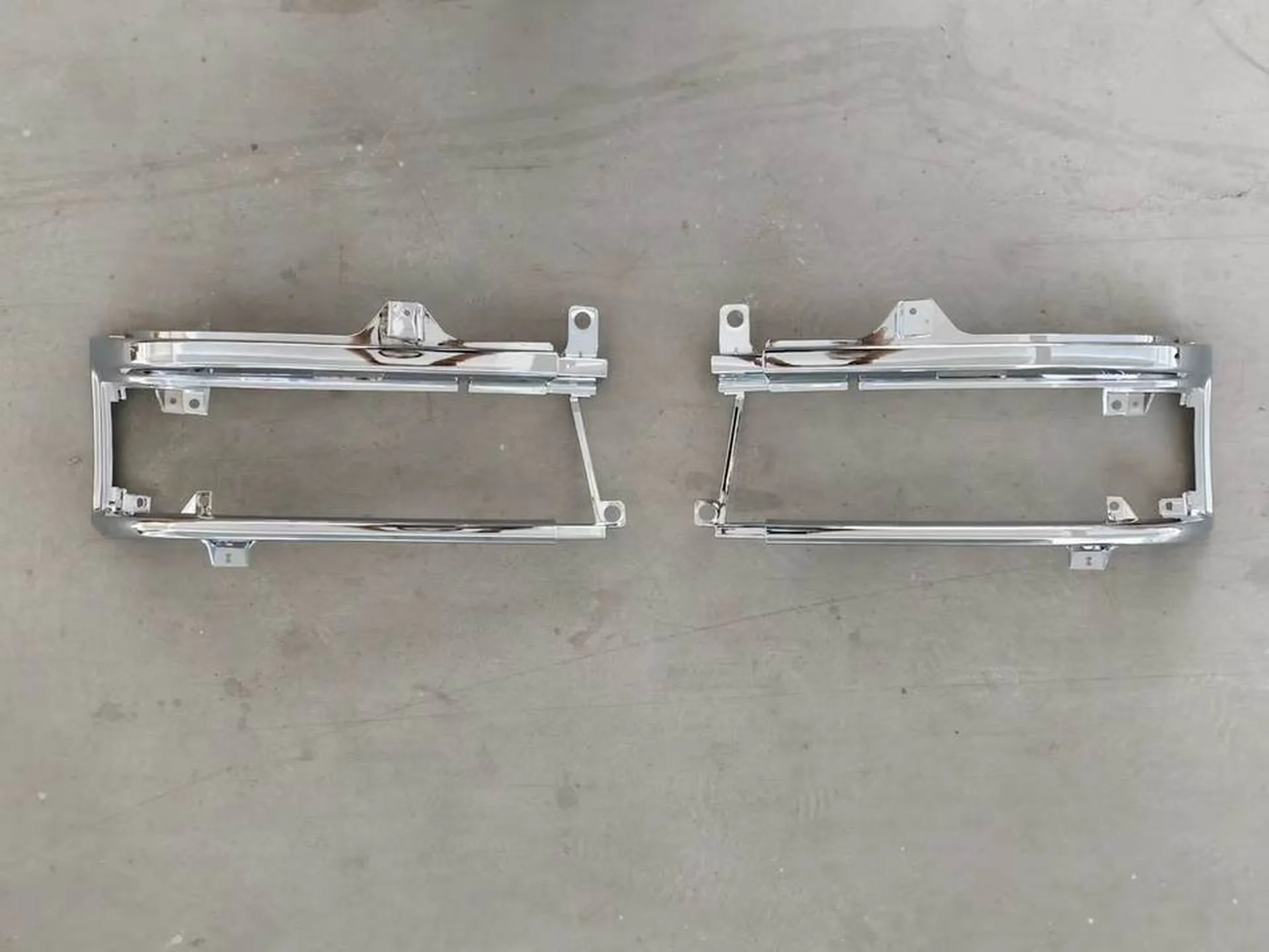 Chrome / Black Plastic Head Lamp for Hino FM3M / FM2K