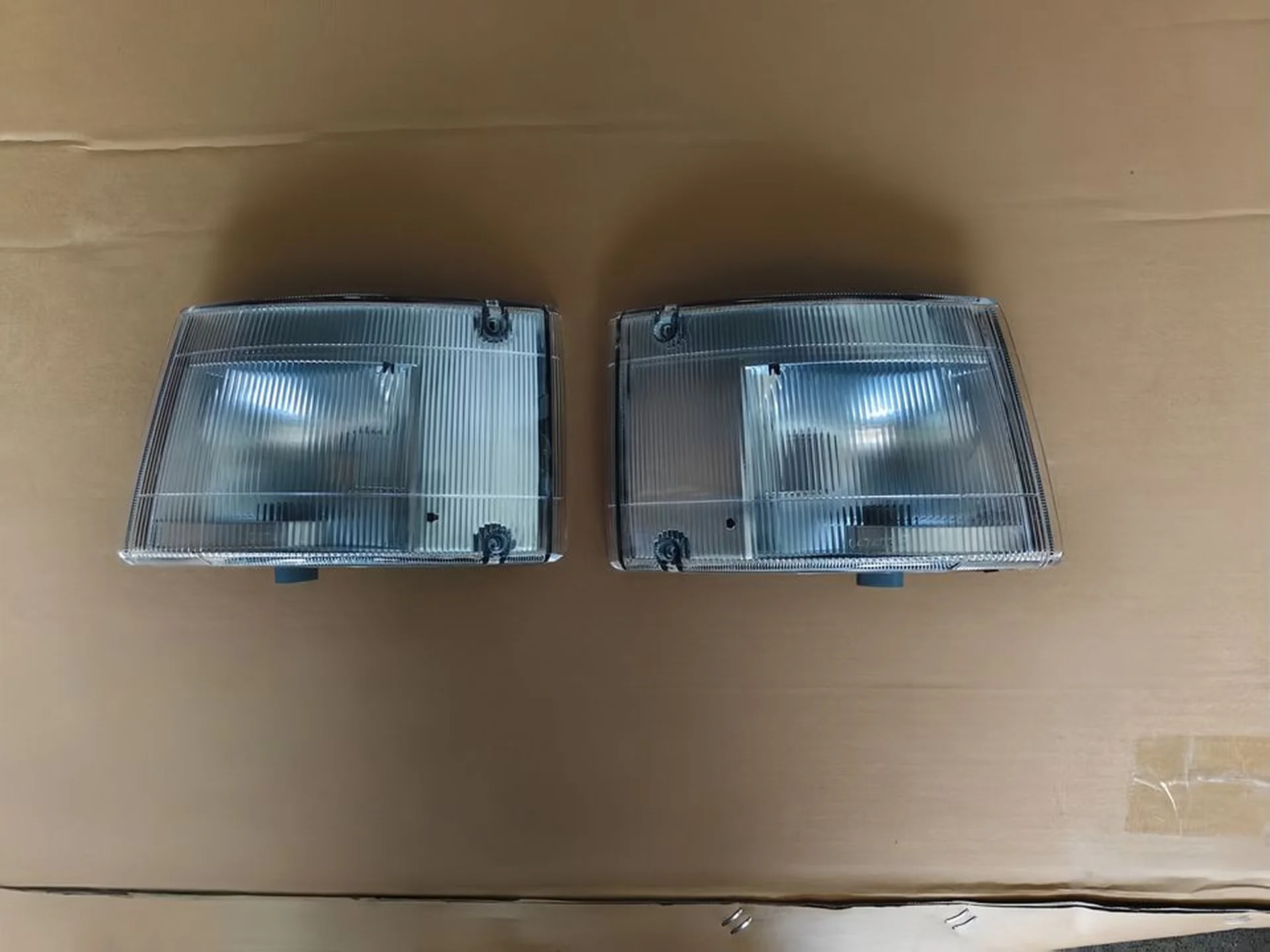 White / Yellow Plastic Corner Lamp for Hino FM3M / FM2K