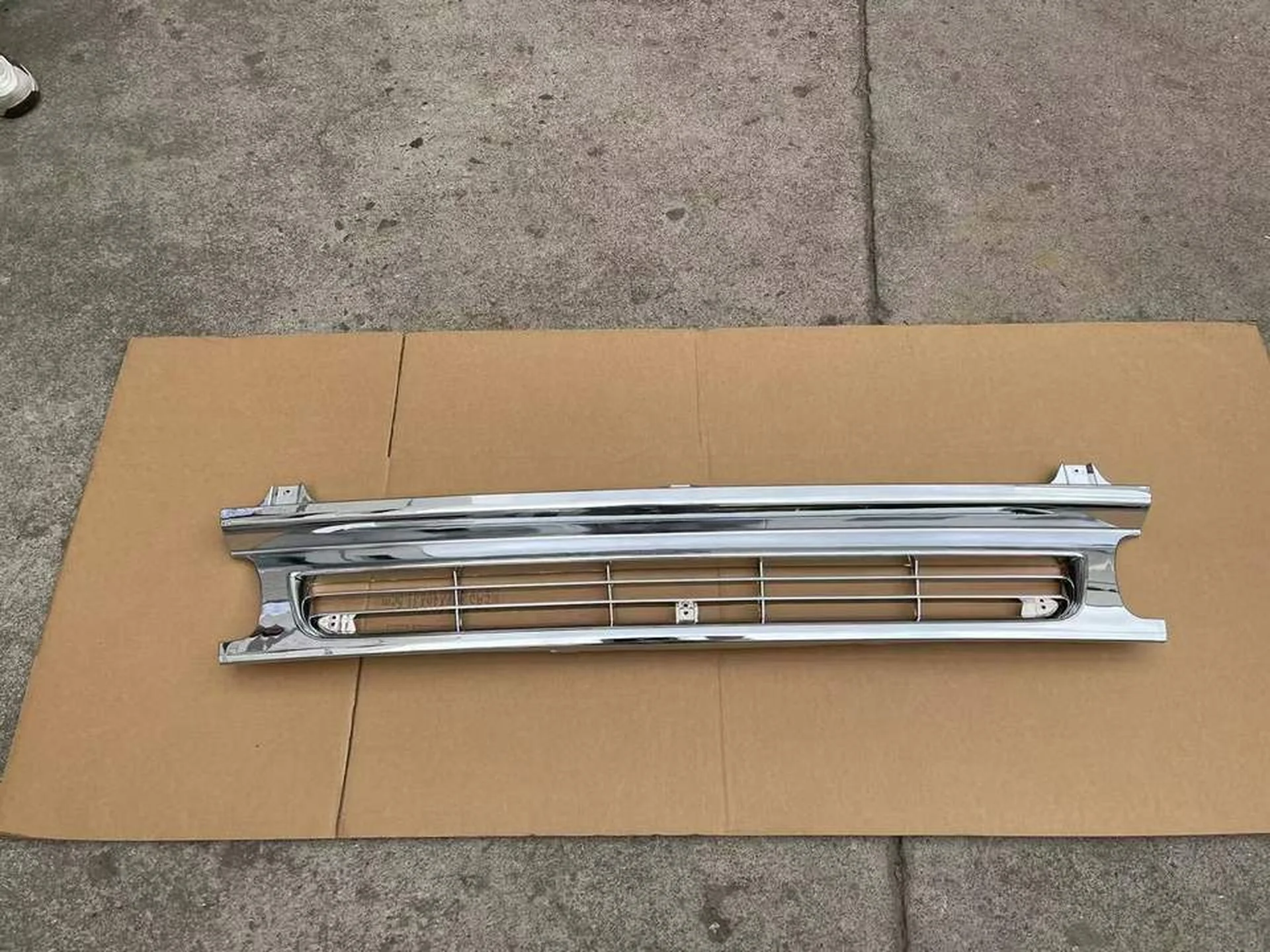 115CM Chrome / Gray Plastic Grille for Hino FB4J / FC4J