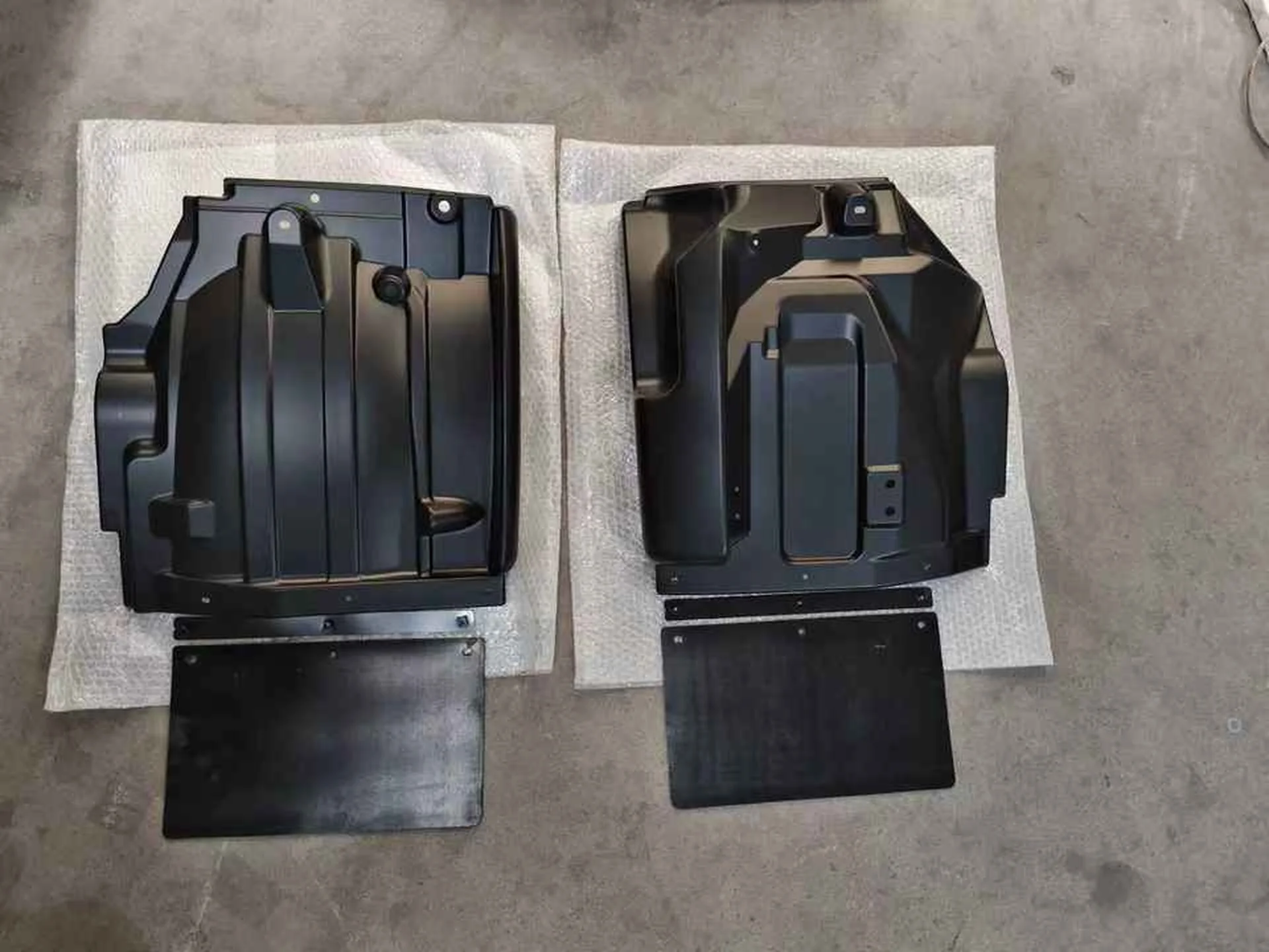 Black Plastic Fender / Mud Flap for Hino 300 Dutro