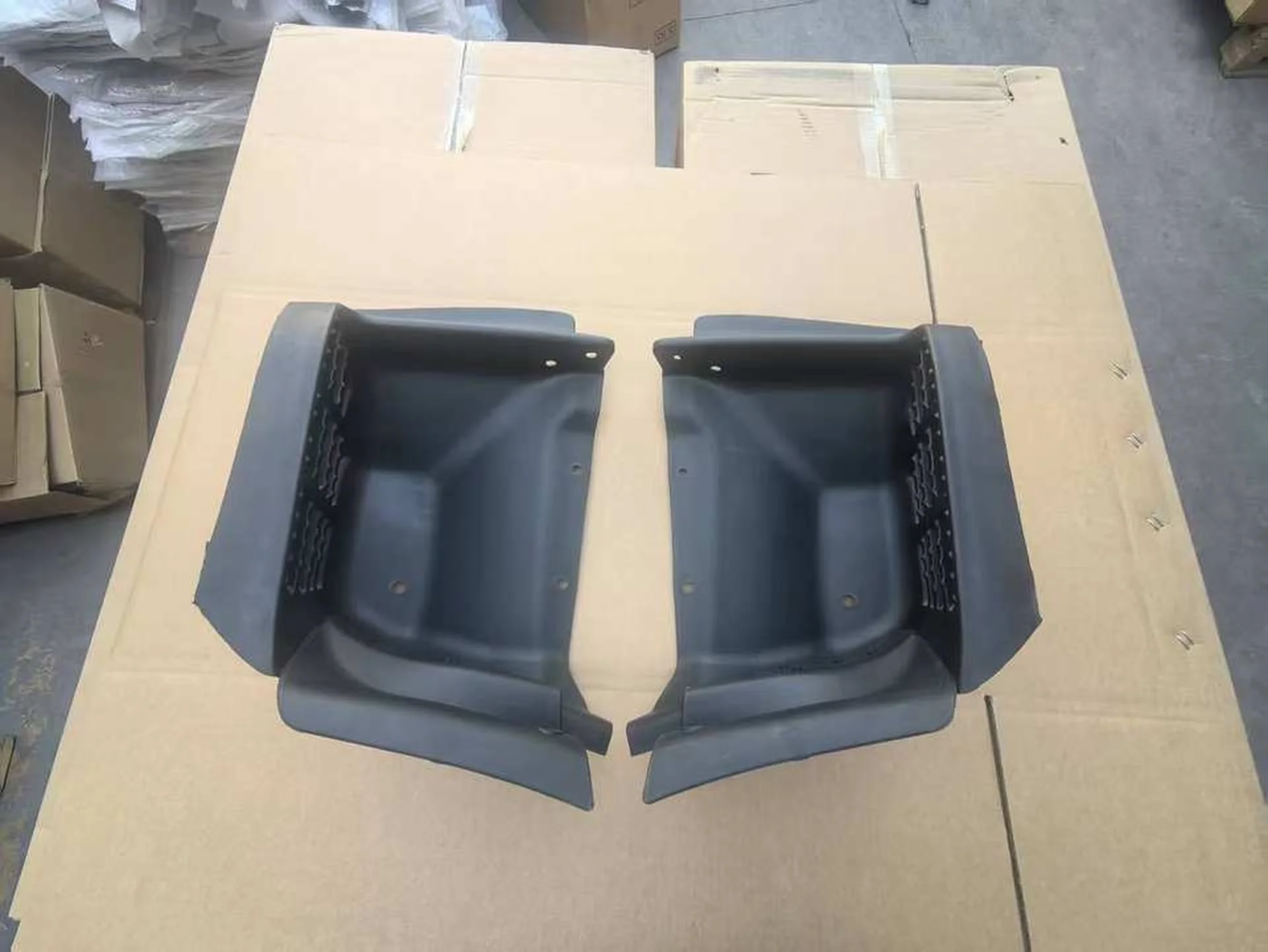 32CM Black Plastic Step Panel for Hino 300 Dutro