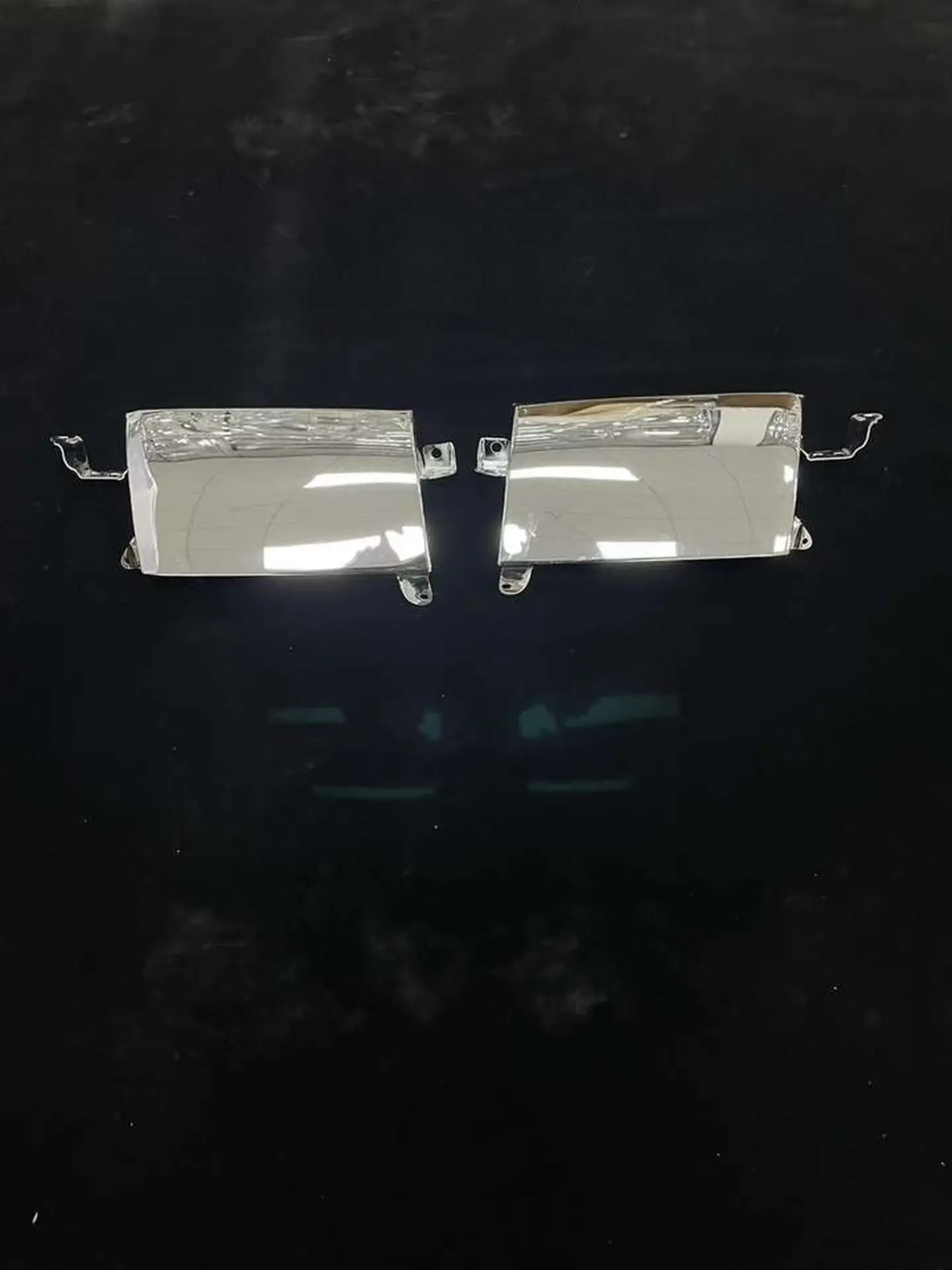 18*38CM Chrome / White Metal Corner Panel for Hino 300 Dutro
