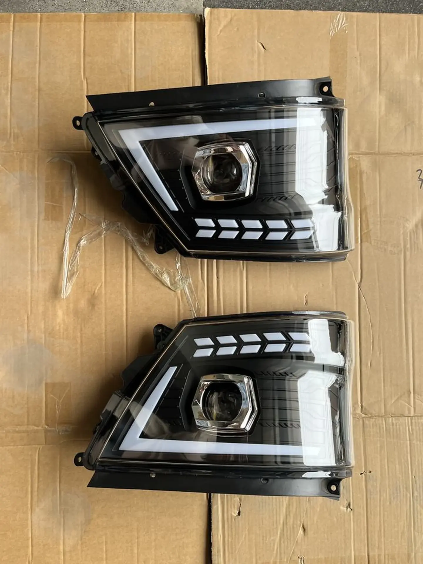 12V/24V / 12V Plastic Head Lamp for Hino 300 Dutro