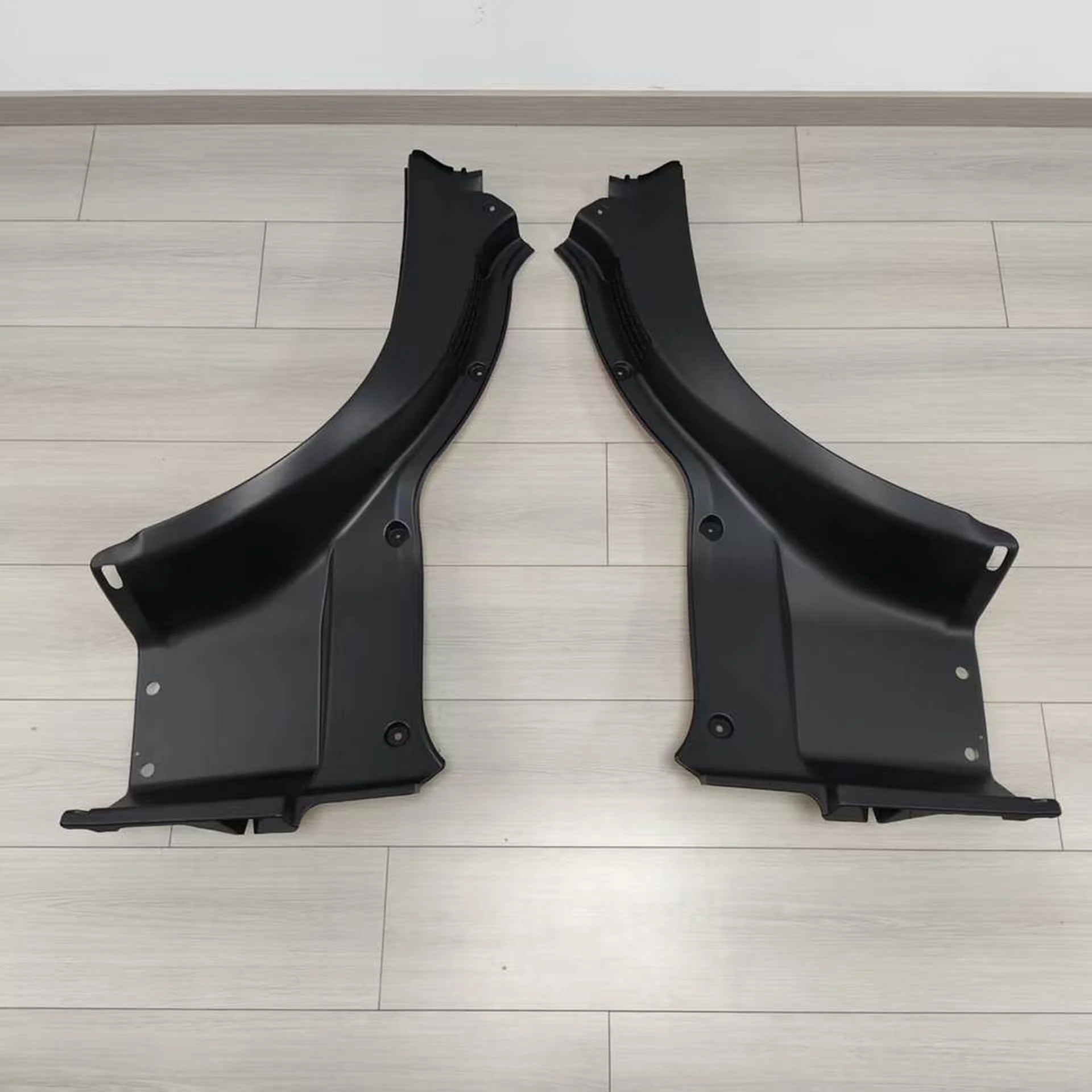 Black Plastic Step Panel for Hino Dominator 500 / New 500