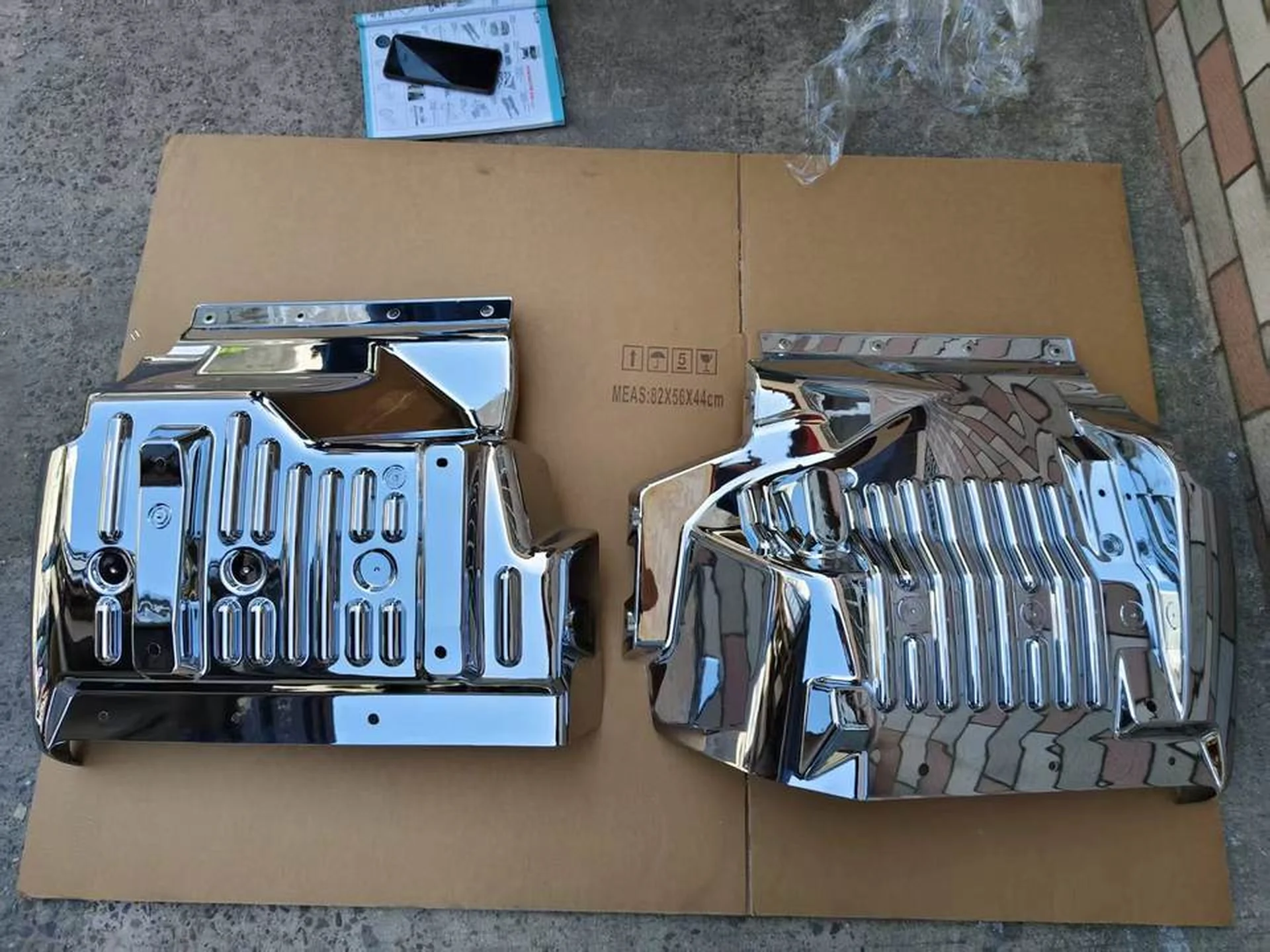 Chrome / Black Plastic Fender / Mud Flap for Hino Dominator 500 / New 500