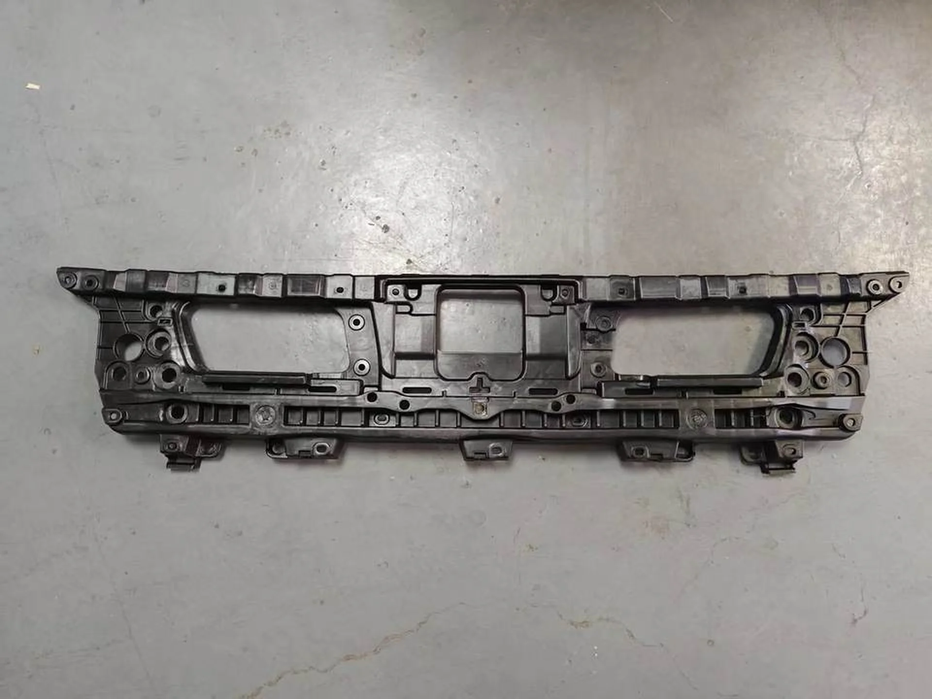 125*28CM Black Plastic Bumper for Hino Dominator 500 / New 500