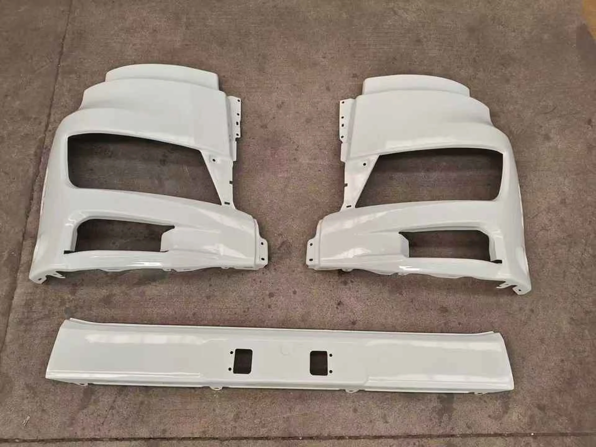 Chrome / White Plastic / Metal Head Lamp for Hino New Mega 700