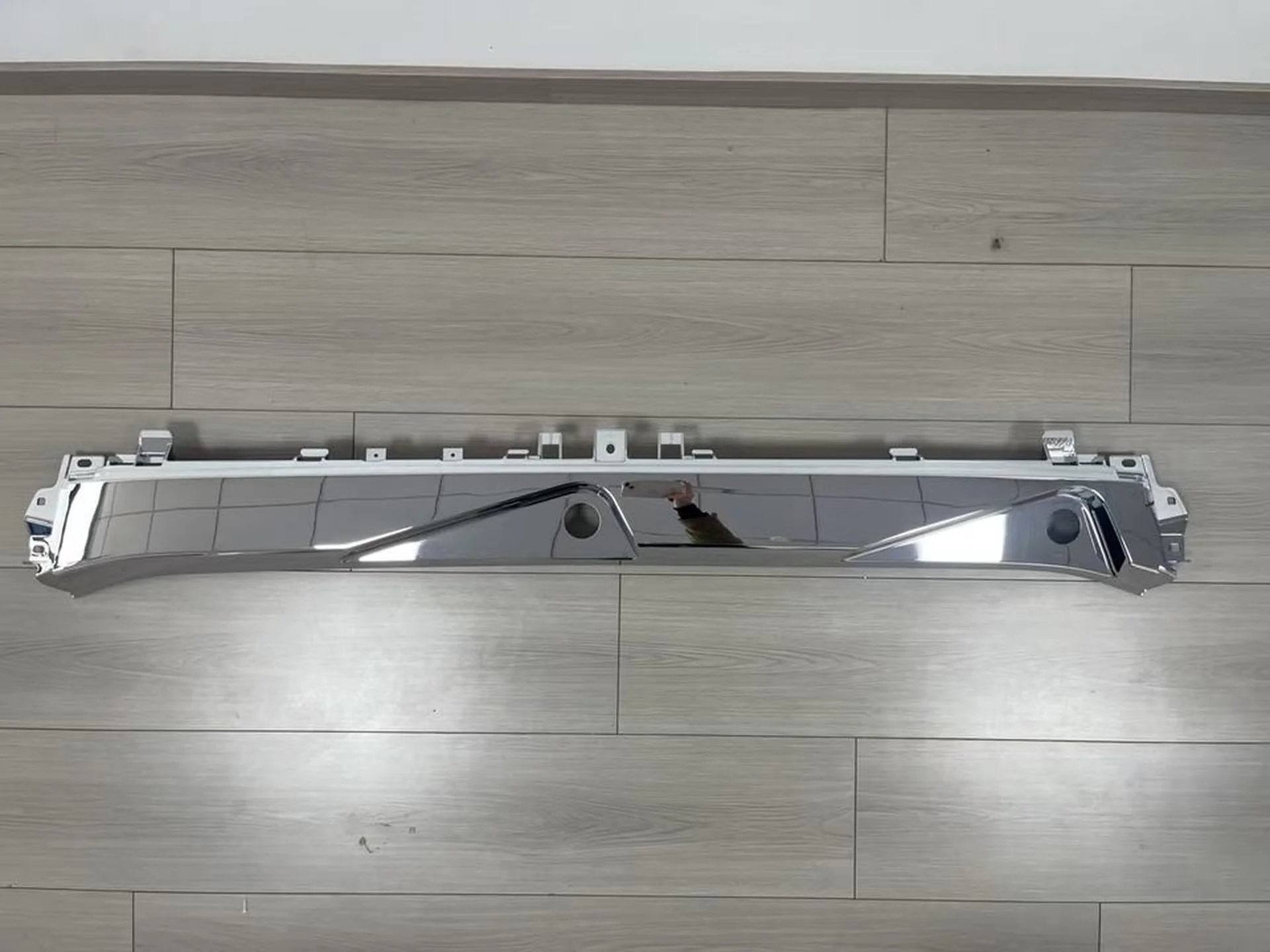 Chrome Plastic Wiper Panel / Arm for Isuzu New Elf 2023
