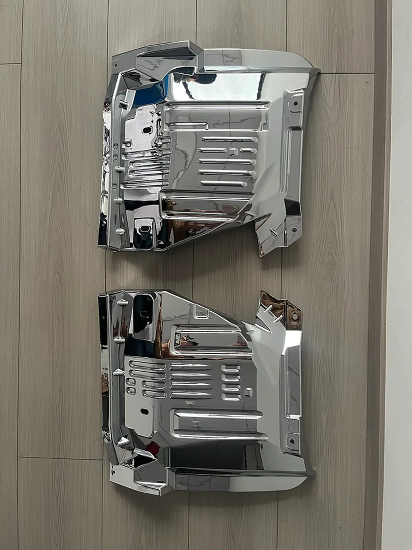 Chrome Plastic Fender / Mud Flap for Isuzu New Elf 2023