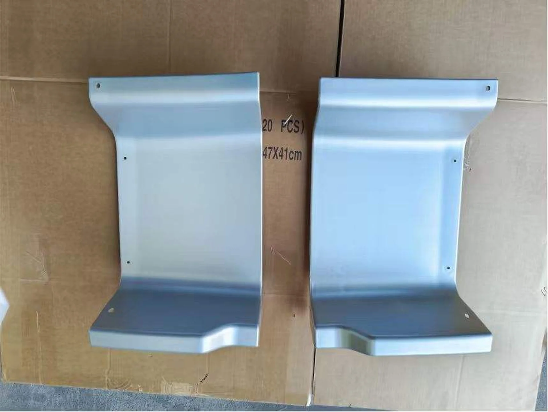 47*22CM White Plastic Step Panel for Isuzu Giga 2017
