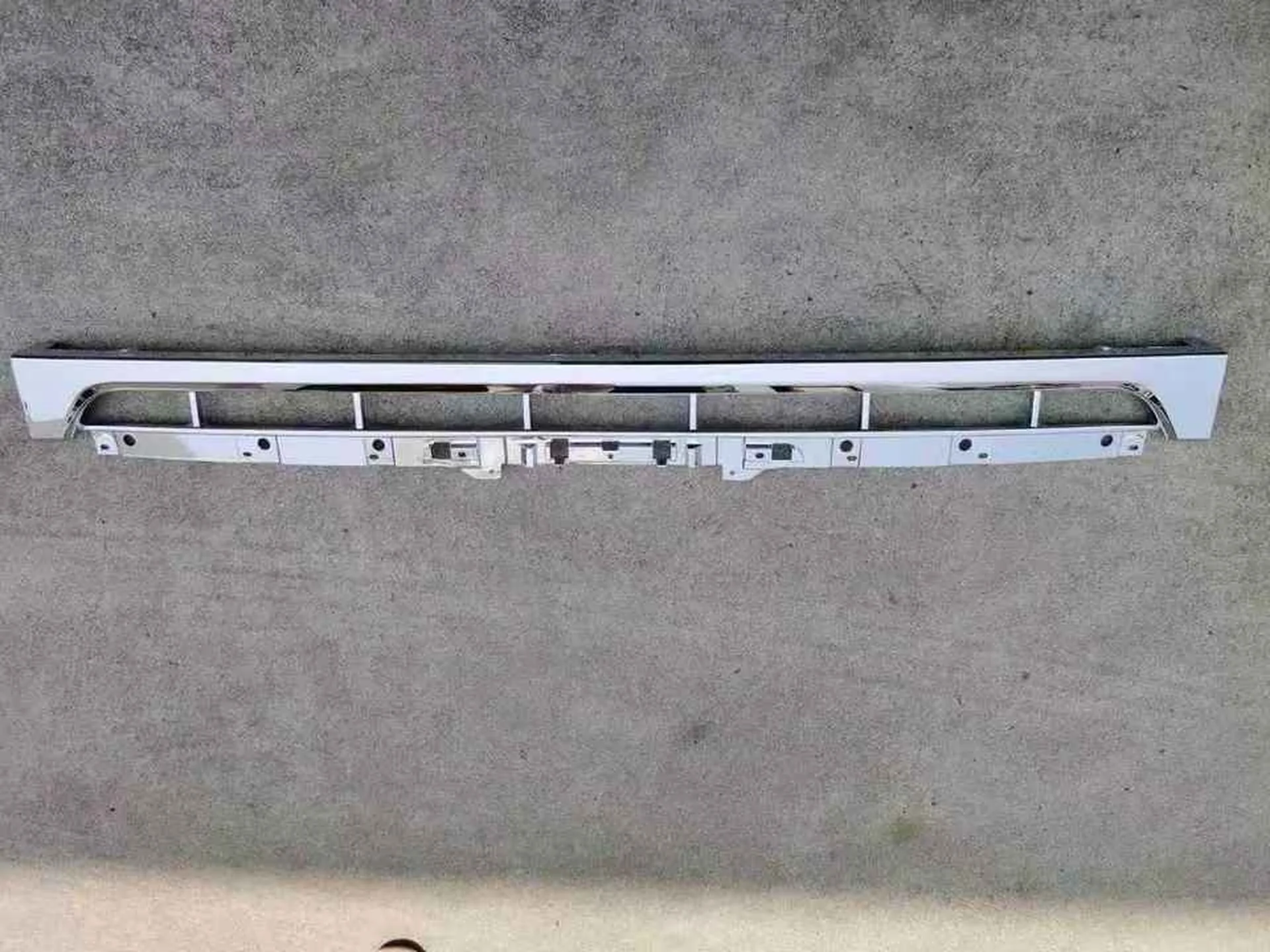 160CM Chrome / White Plastic Grille for Isuzu Deca 360