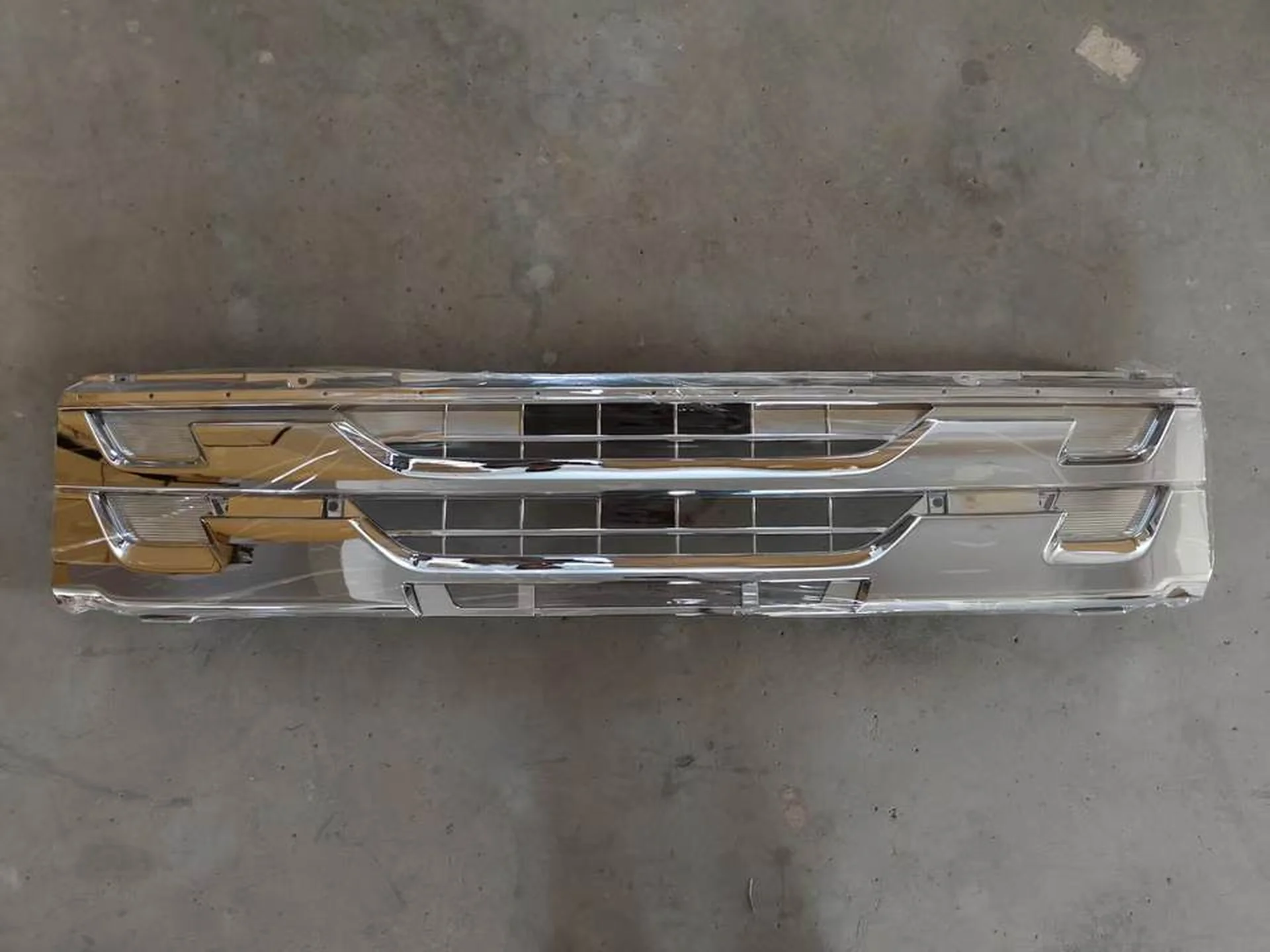 140CM Chrome / Black Plastic Grille for Isuzu Deca 360