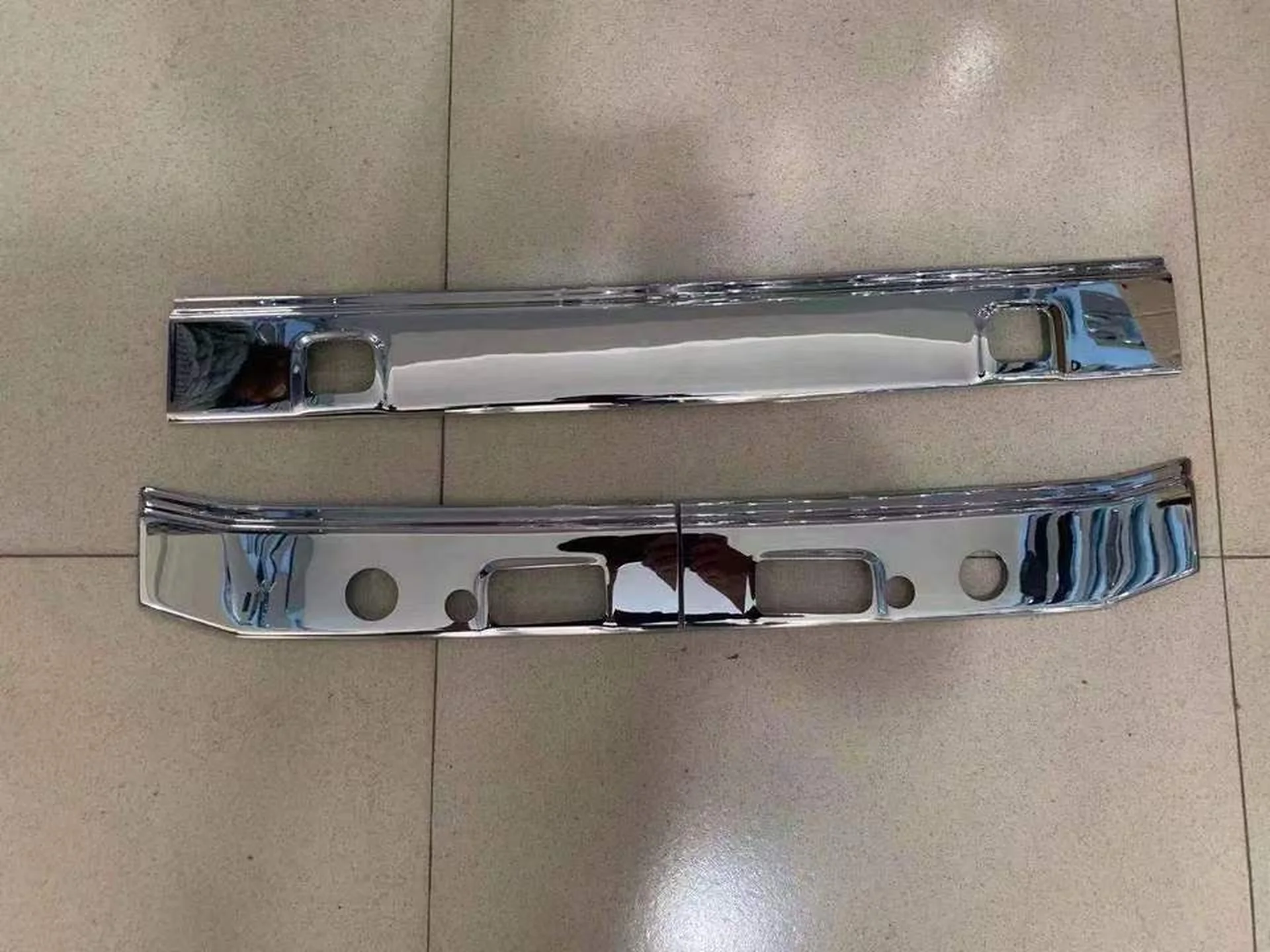 Chrome Plastic Wiper Panel / Arm for Isuzu Forward / FRR