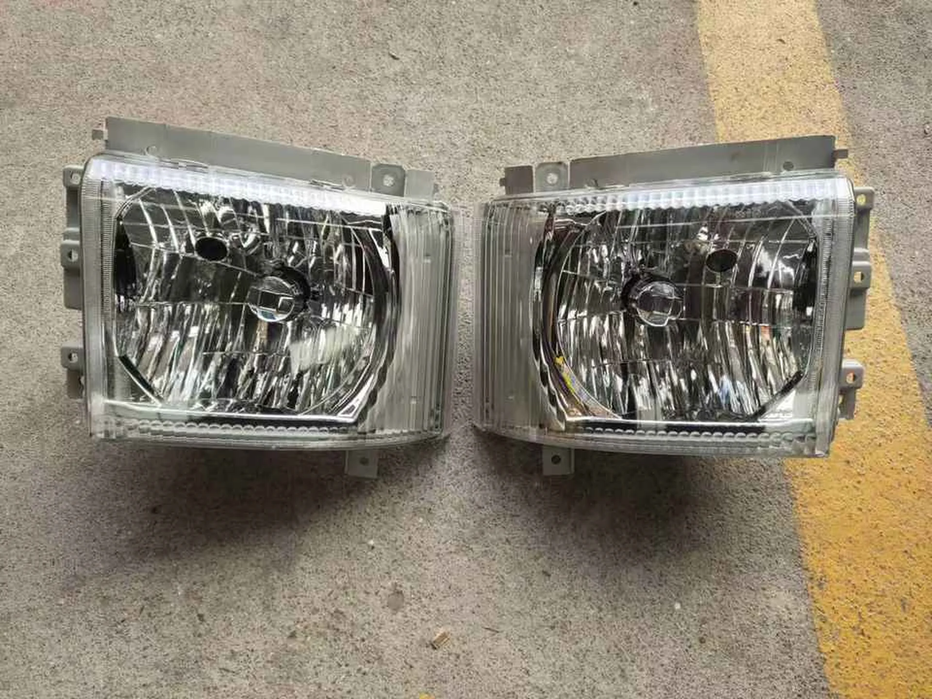 24V / 12V 21*31CM Plastic Head Lamp for Isuzu Forward / FRR