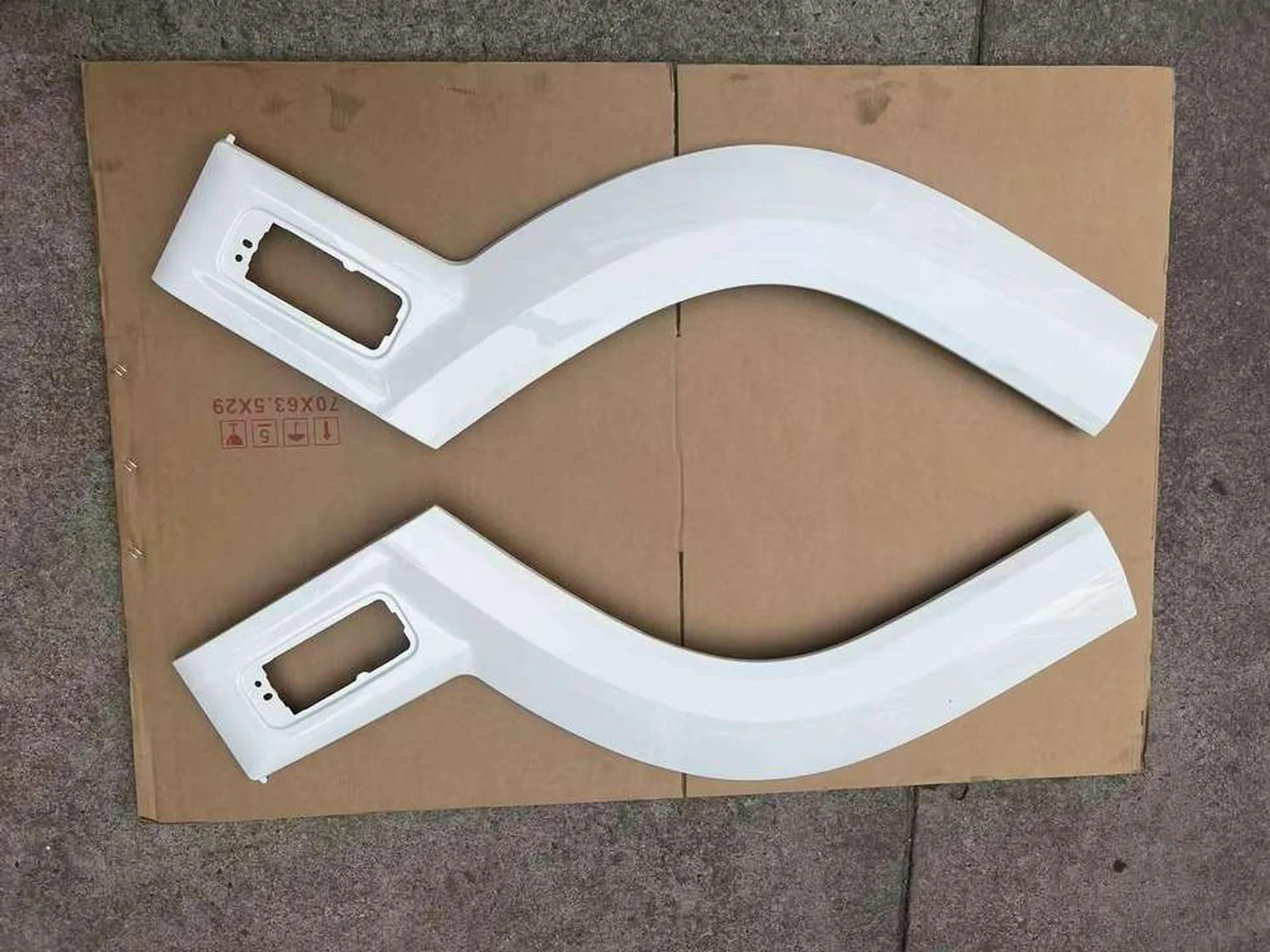White Plastic Door / Window Trim for Isuzu Forward / FRR