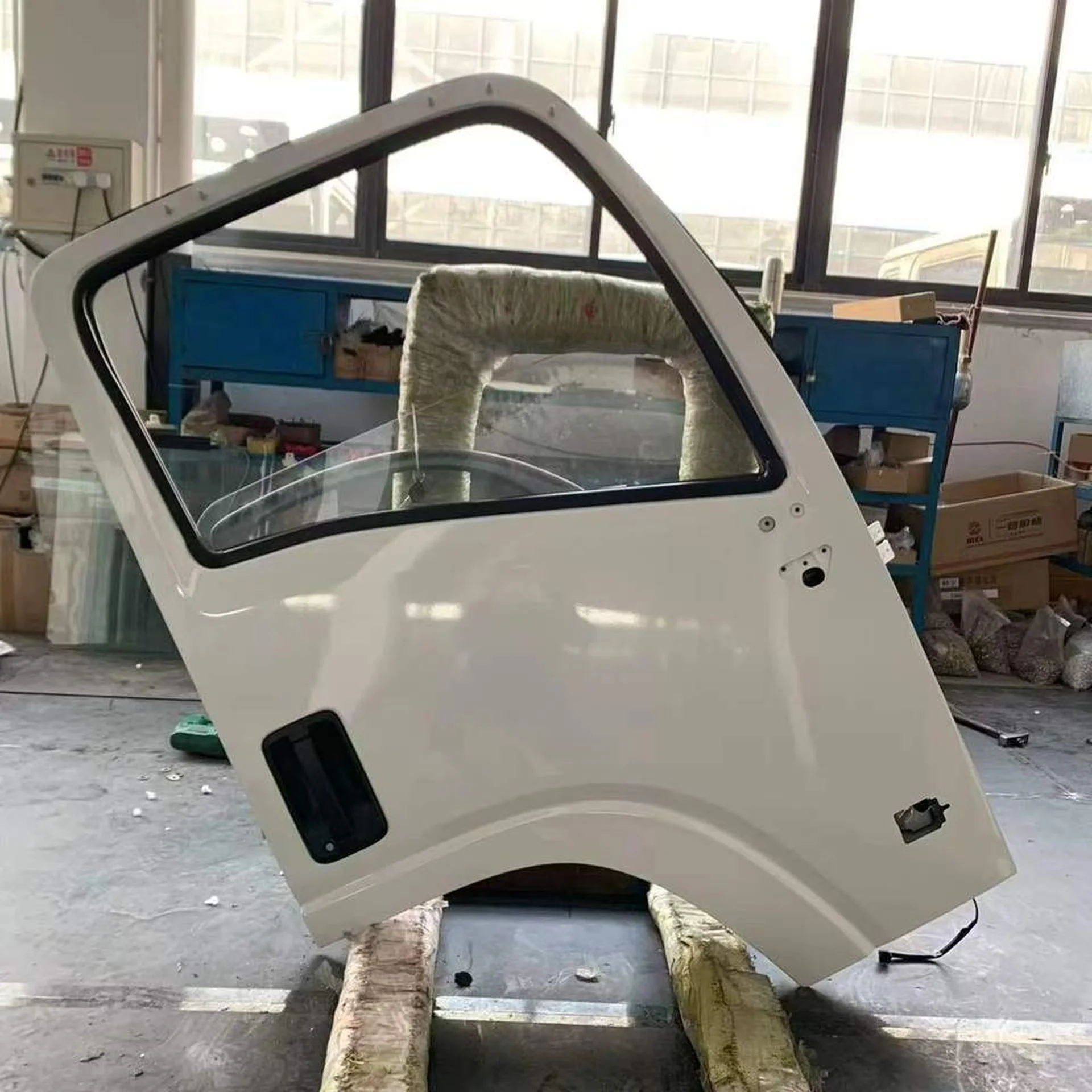 Black / White Metal Door for Isuzu NPR 700P