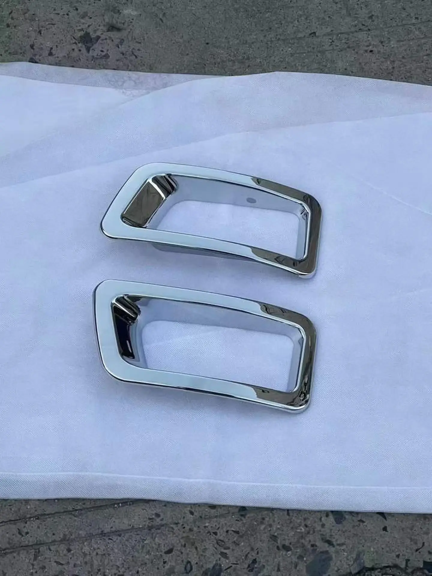 Chrome / Black Plastic Lamp Cover for Isuzu NPR 700P