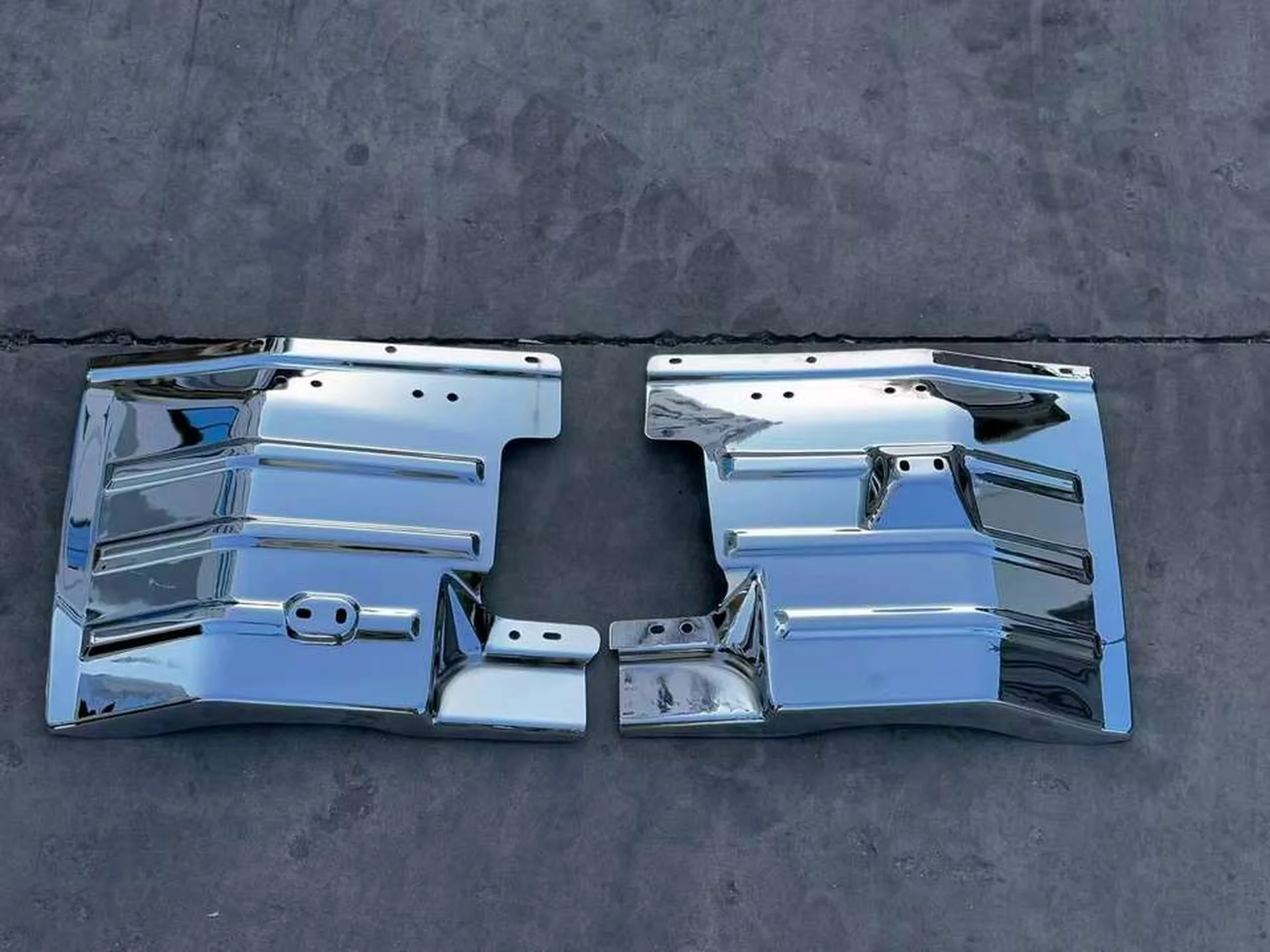 Chrome Metal Fender / Mud Flap for Isuzu NQR 600P
