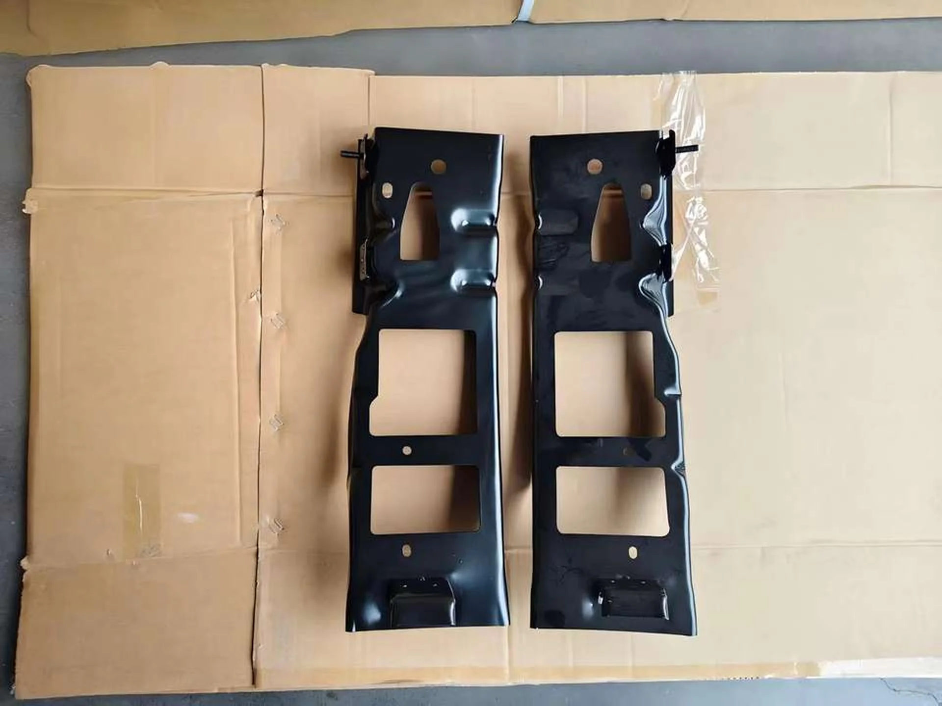 17*55CM Black Metal Head Lamp for Isuzu NQR 600P