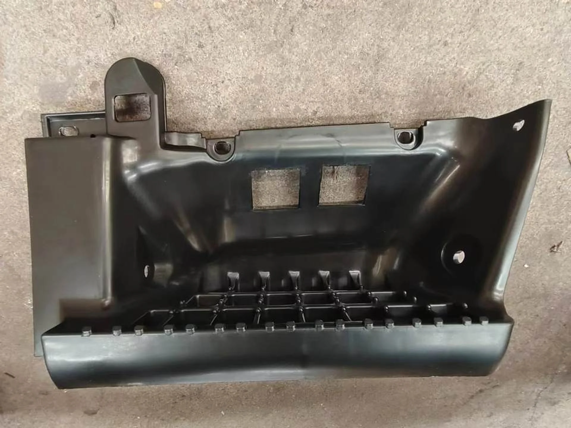35.5CM Black Plastic Step Panel for Isuzu NQR 600P