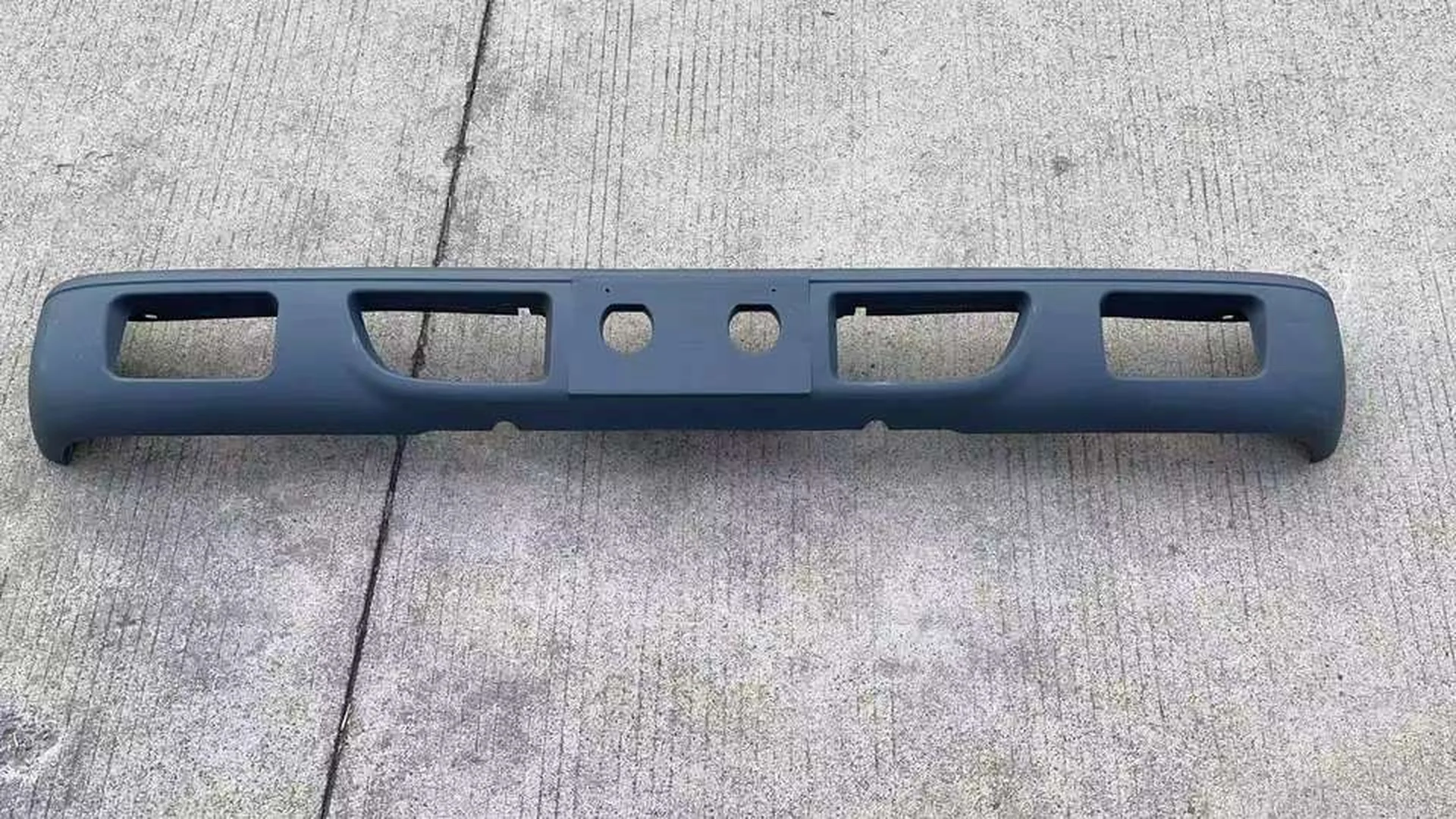 200CM Black / Gray Plastic Bumper for Isuzu NQR 600P