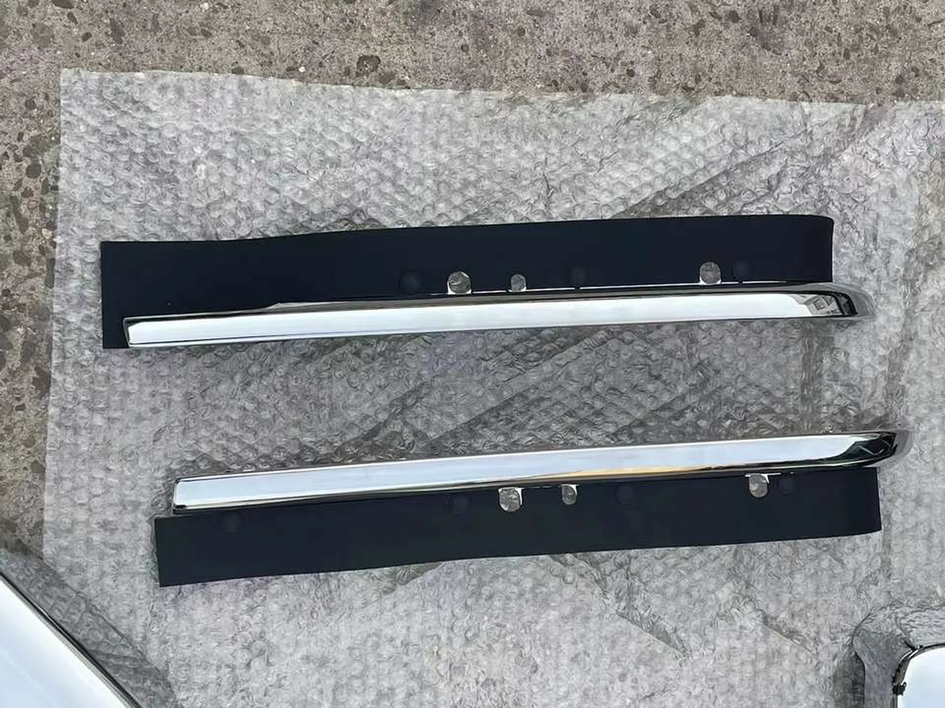 Chrome / Black Plastic Lamp Cover for Isuzu NPR 100P