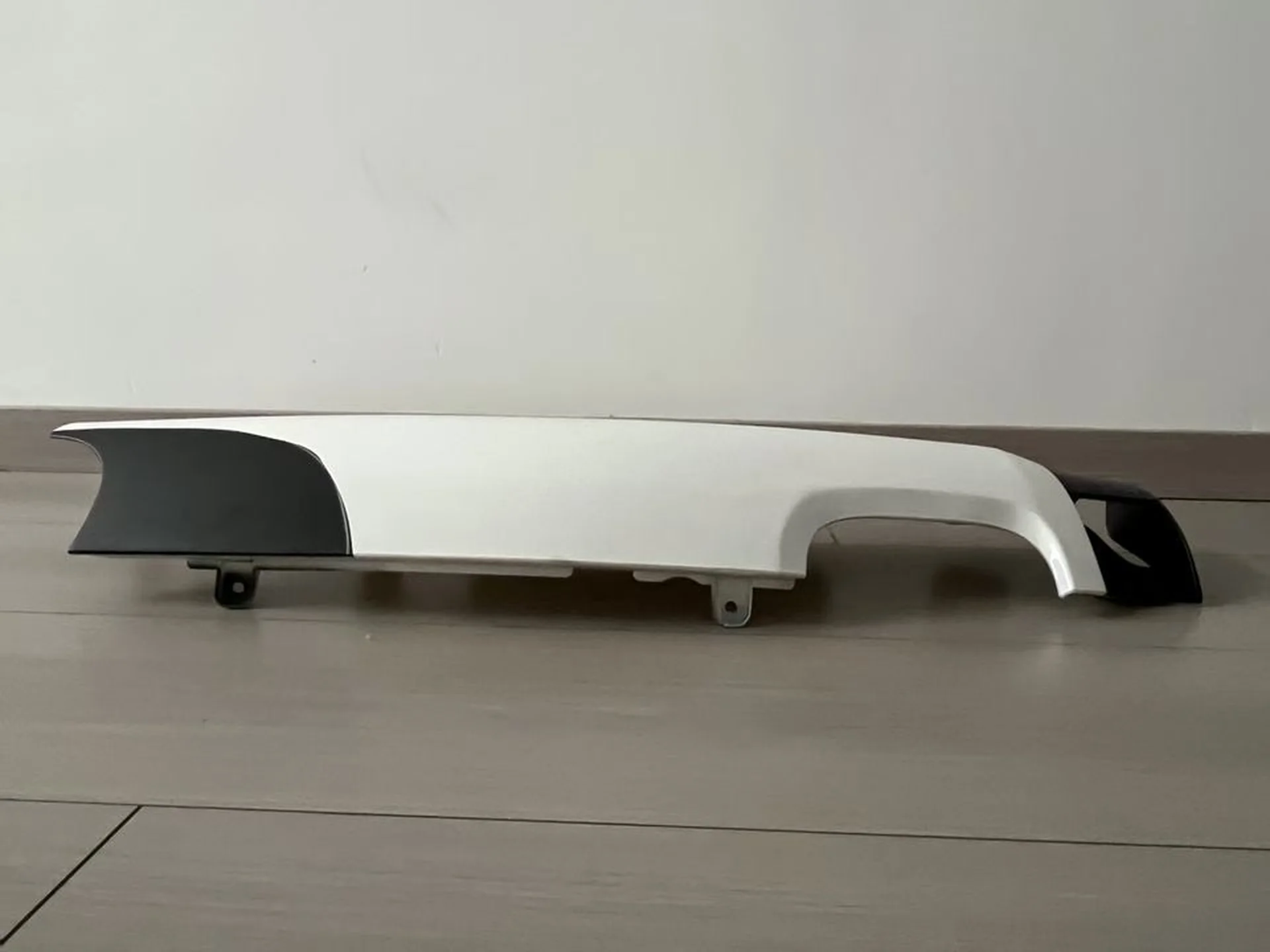 80CM Black / White Plastic Corner Panel for Isuzu Deca 270/320