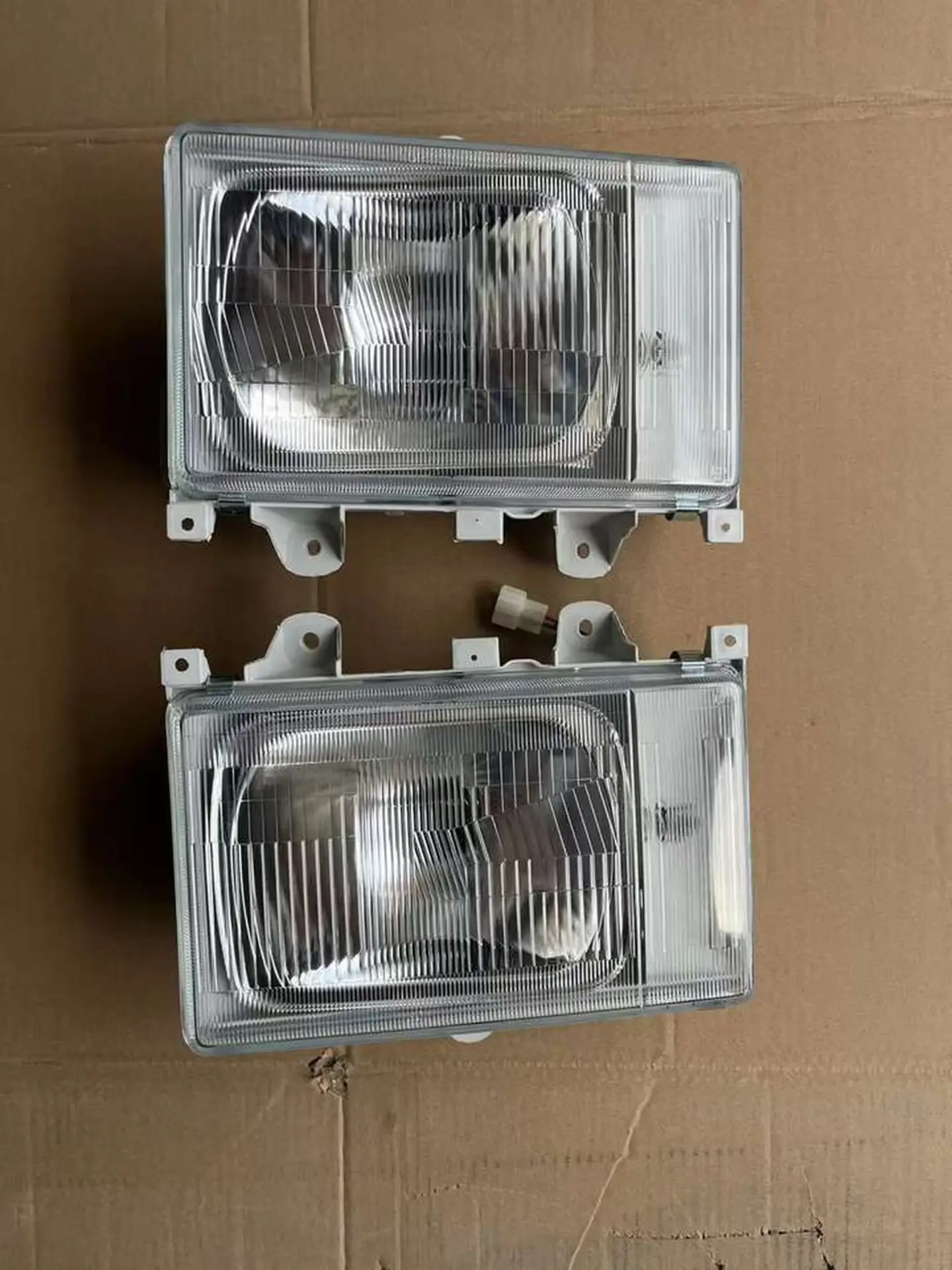 12V24V Plastic Head Lamp for Mitsubishi
