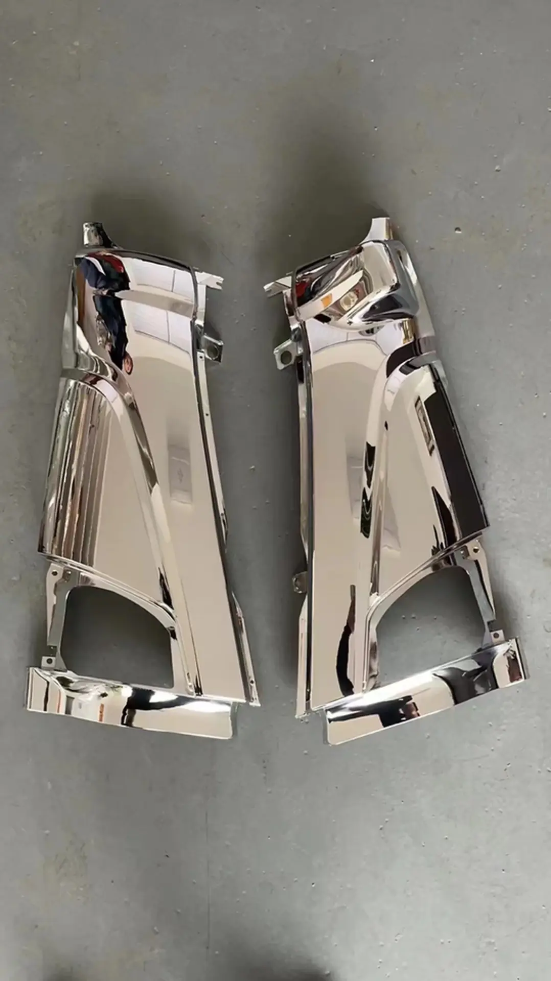 Chrome / White Plastic Corner Panel for Hino Victor