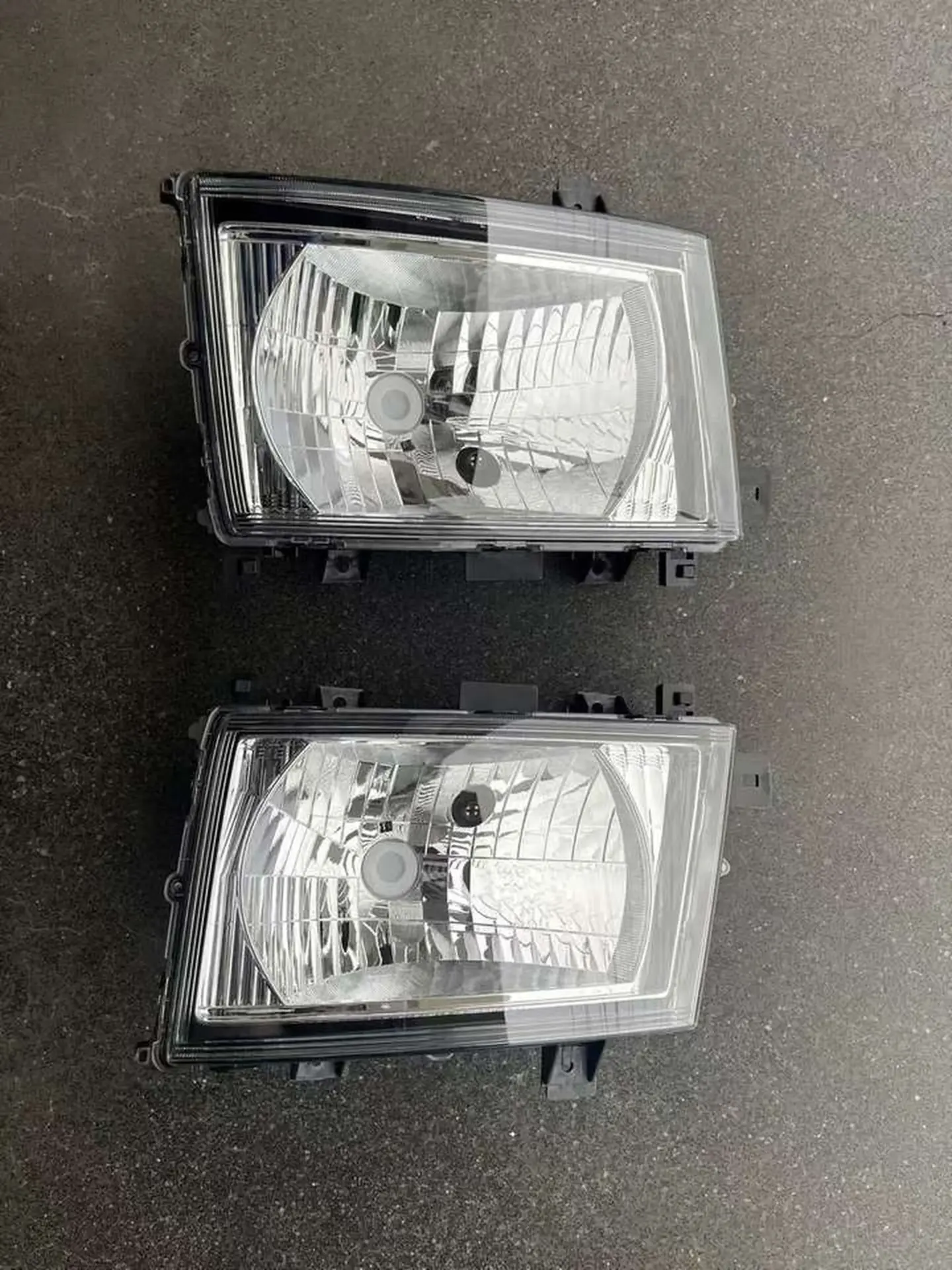12V24V Plastic Head Lamp for Mitsubishi