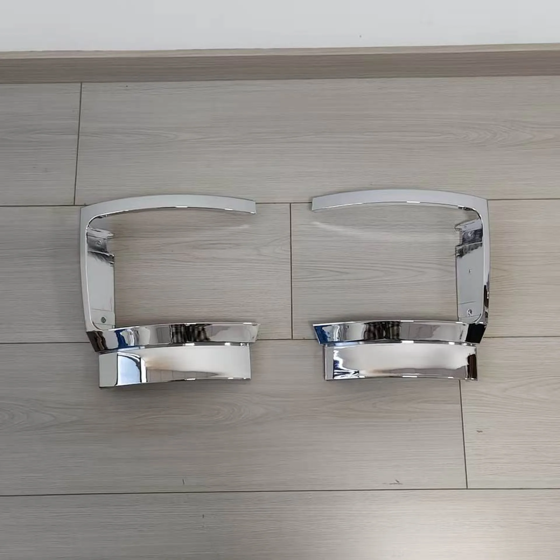 24*11CM Chrome Plastic Corner Lamp for Mitsubishi Fuso F380