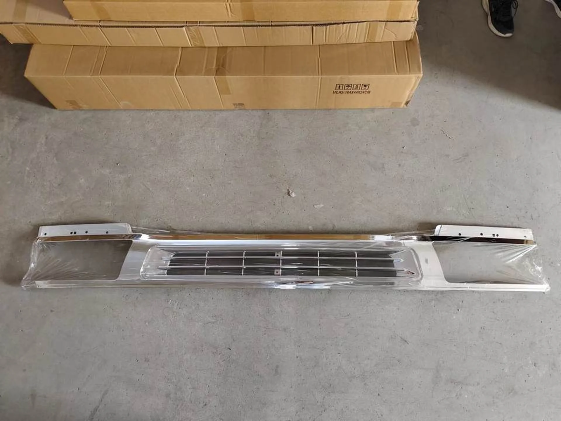 210CM Chrome / Black Plastic Grille for Mitsubishi Fuso F380