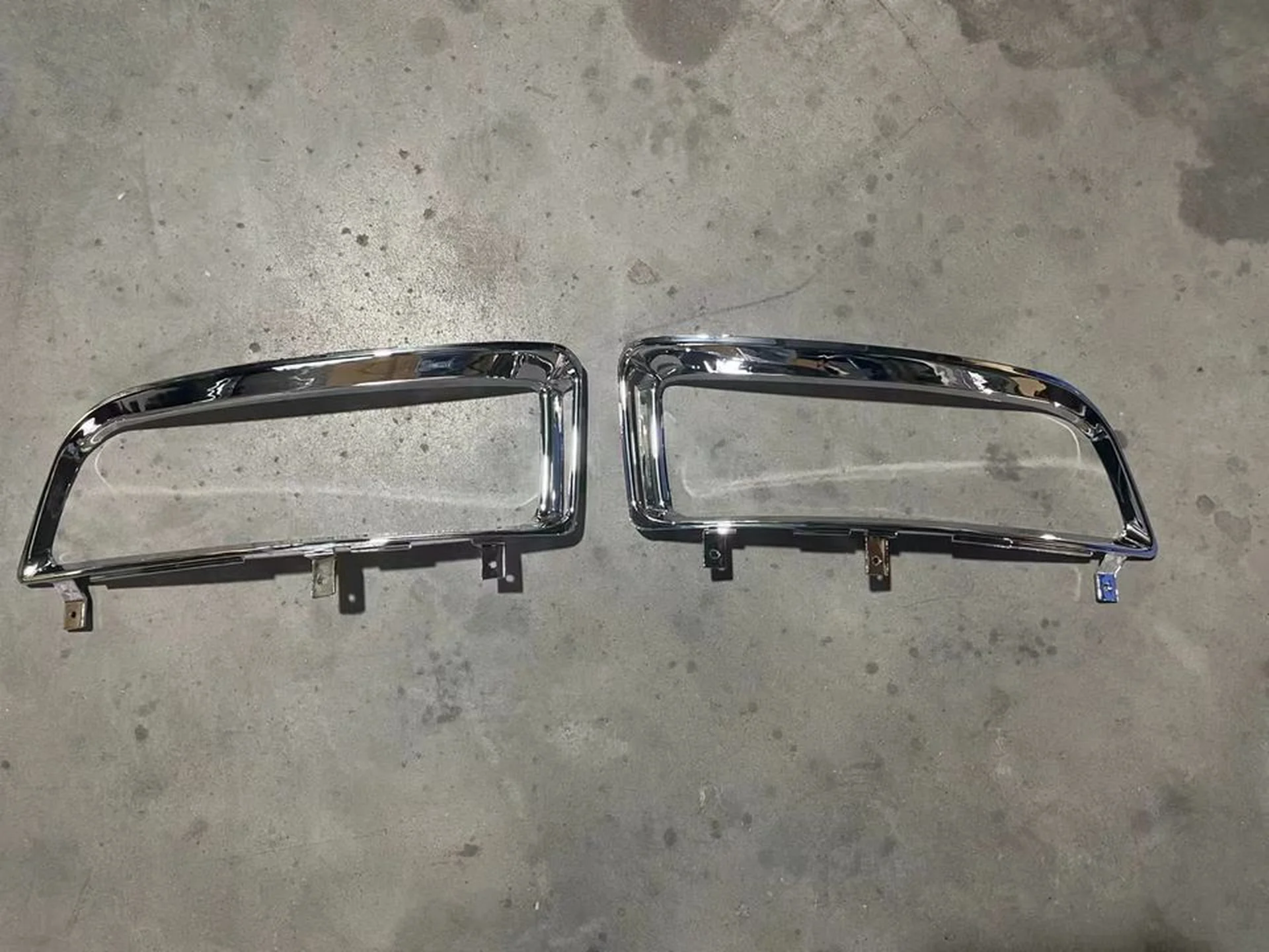 48*17CM Chrome Plastic Head Lamp for Mitsubishi Fuso F420