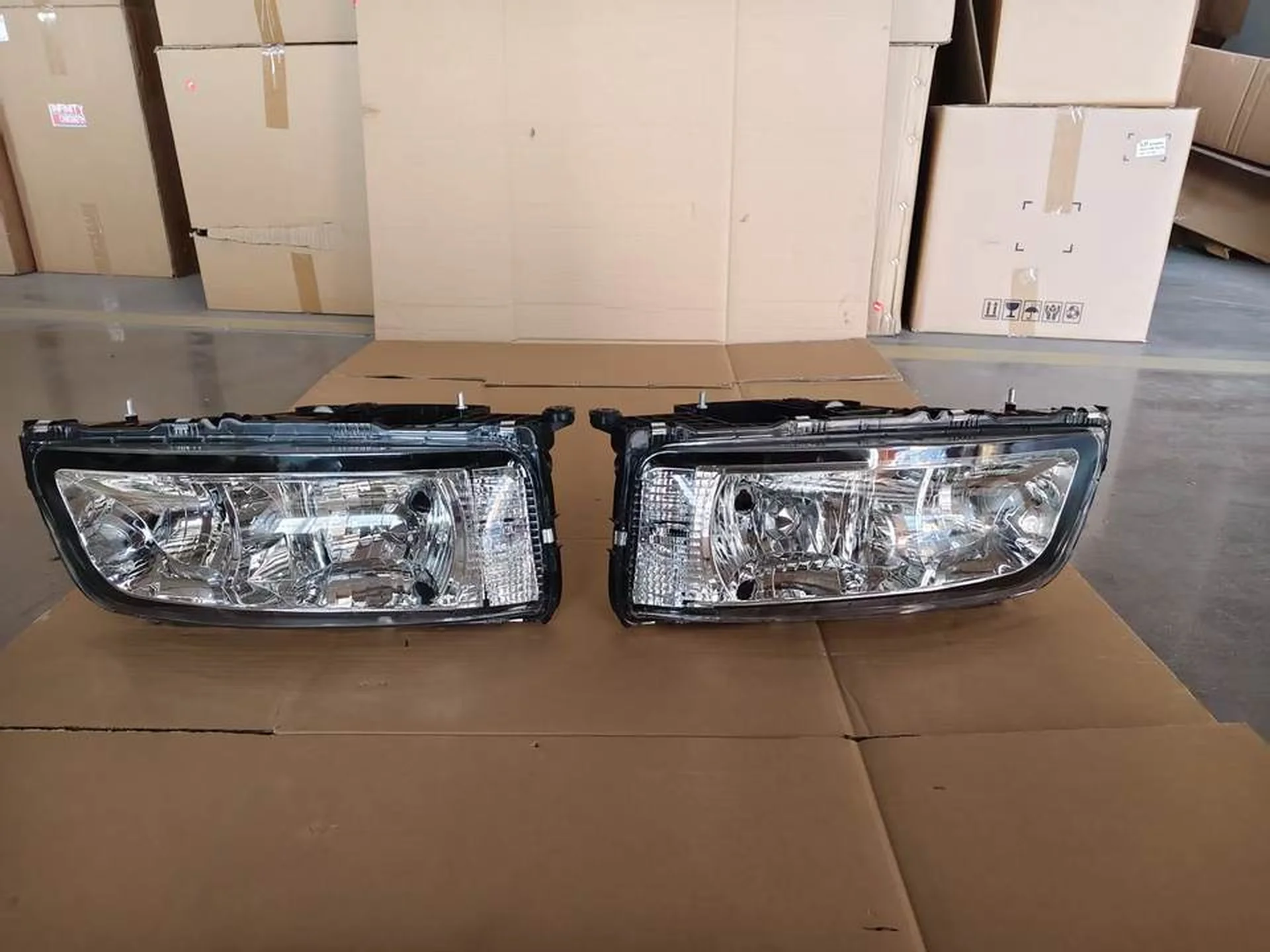 12V24V Plastic Head Lamp for Mitsubishi Fuso F420