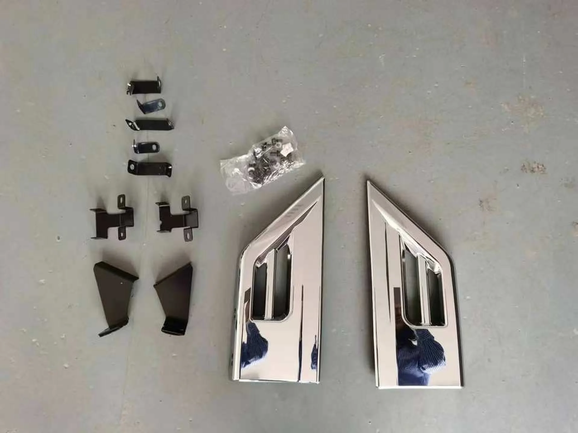Chrome Plastic Step Panel for Mitsubishi FM1524 / FM65F