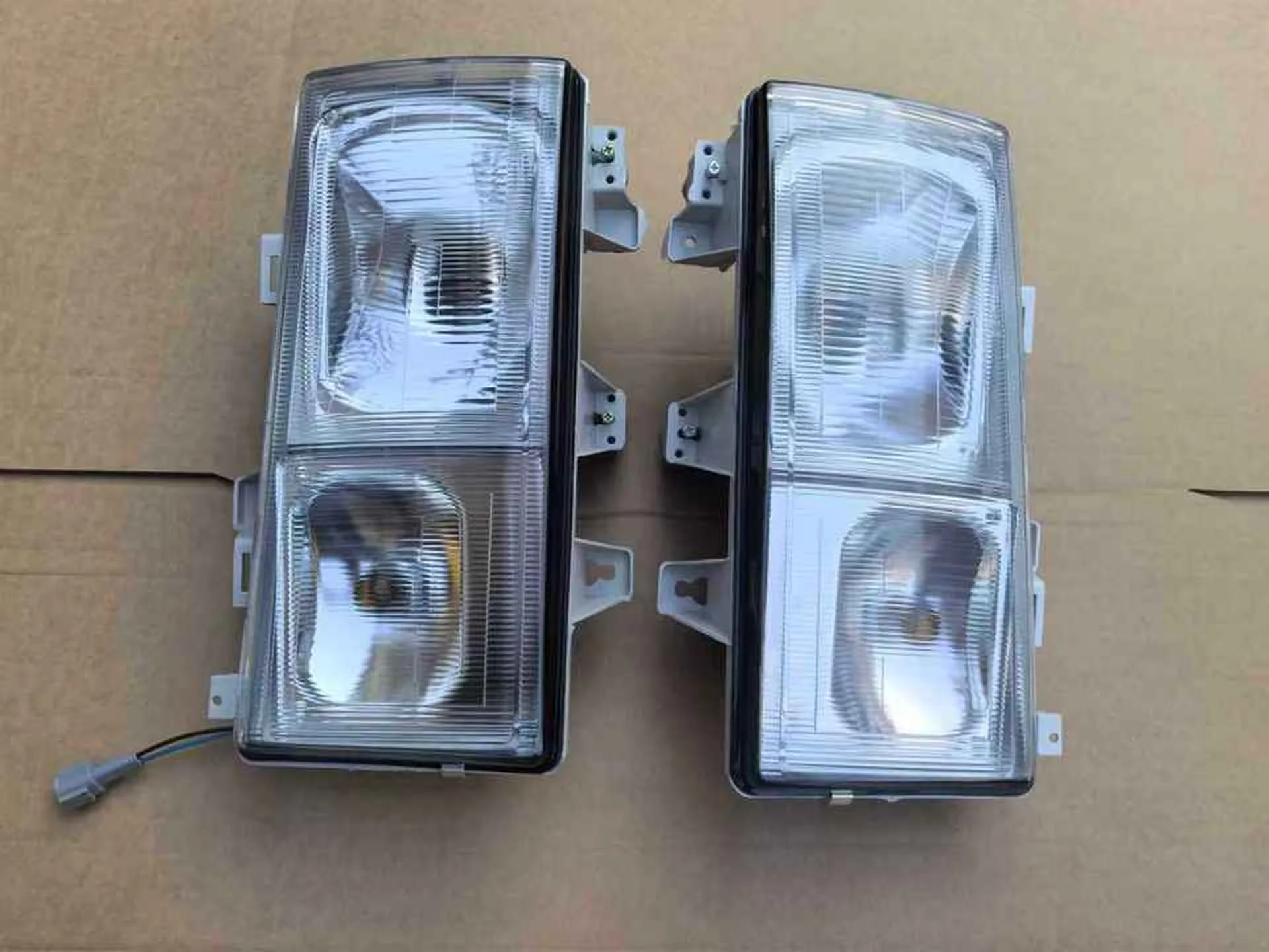 12/24V / 24V Plastic Head Lamp for Mitsubishi FN627 / FM617