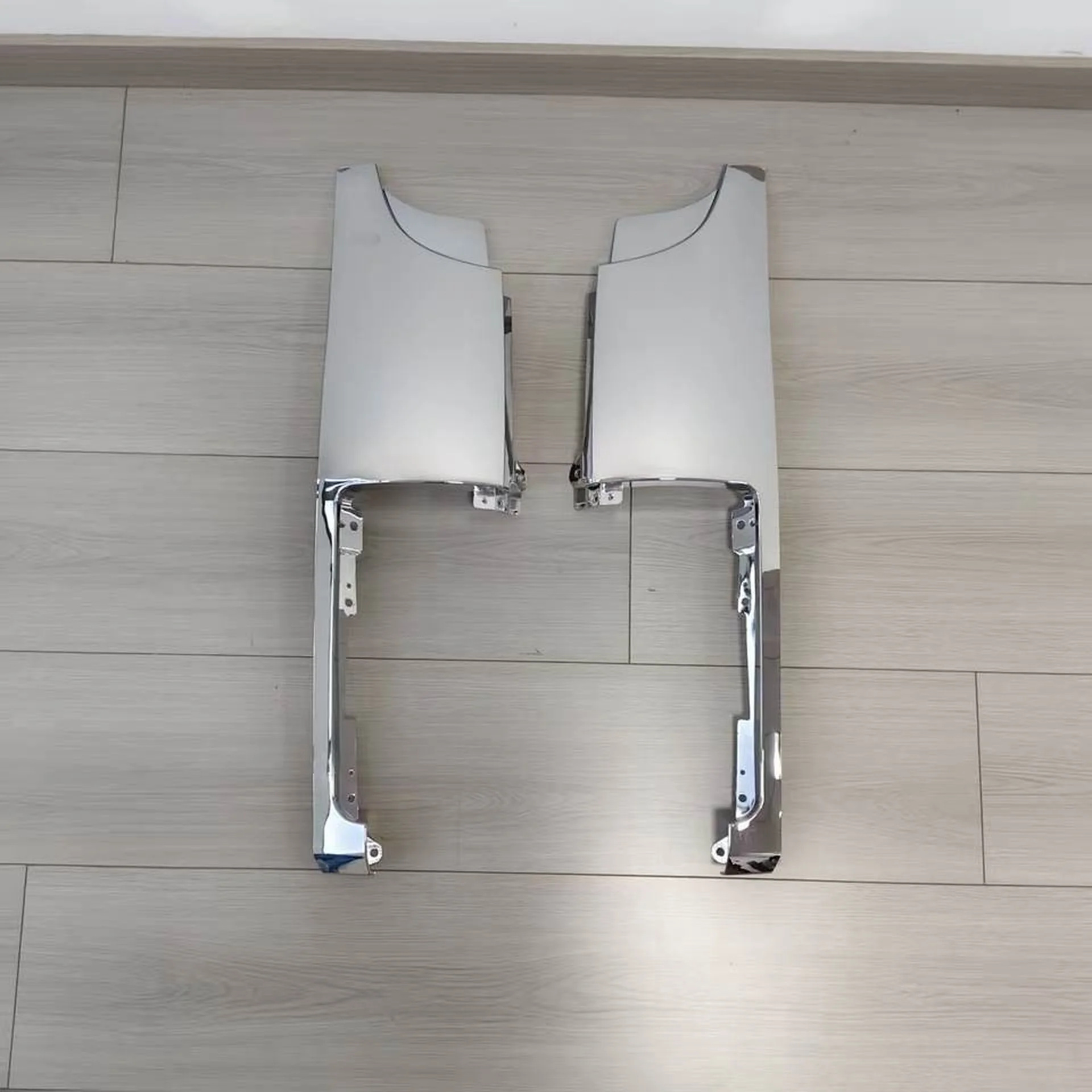 Chrome / White Plastic Corner Panel for Mitsubishi FN628 / FM618