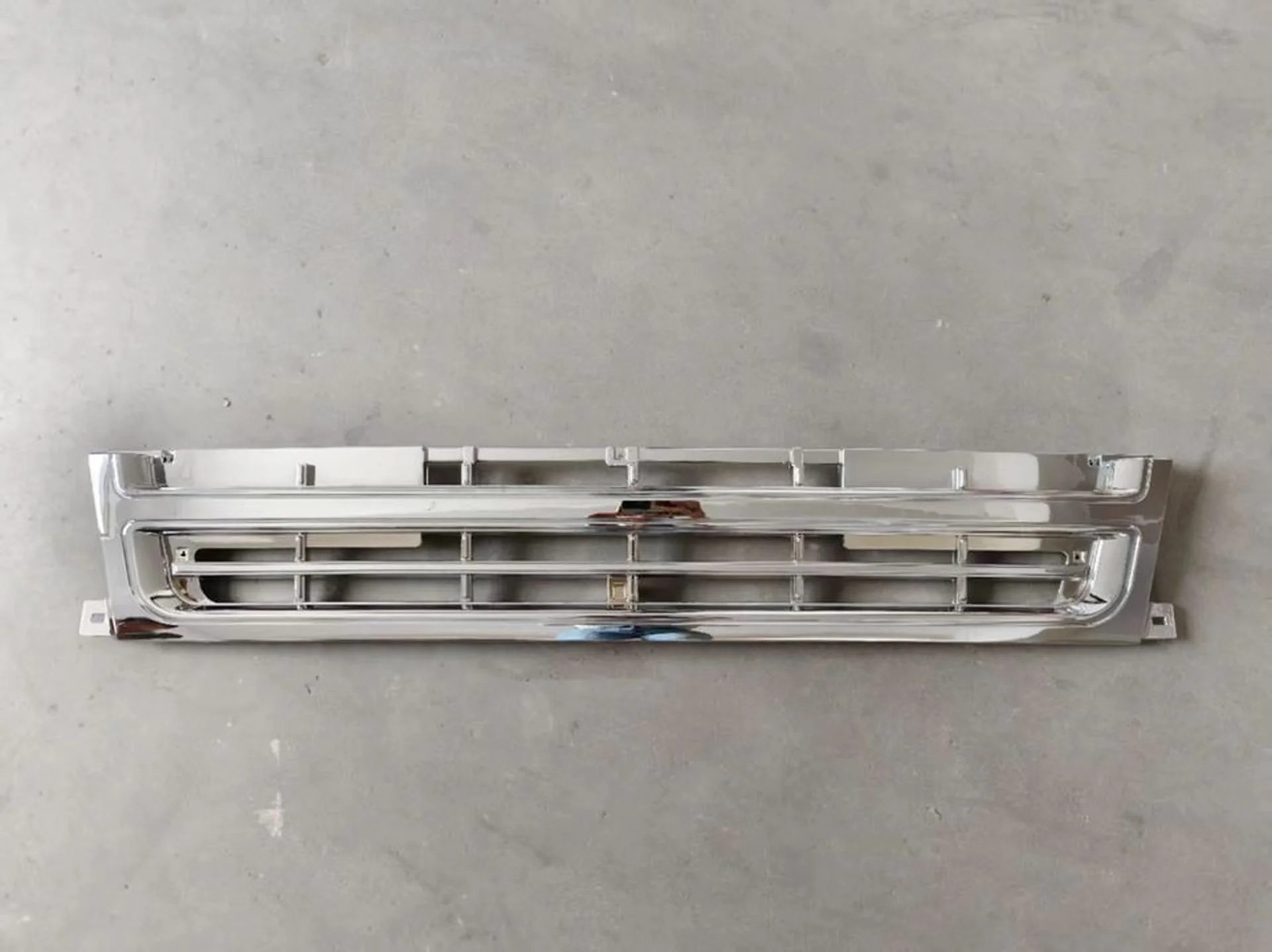 120/98CM Chrome Plastic Grille for Mitsubishi FN628 / FM618