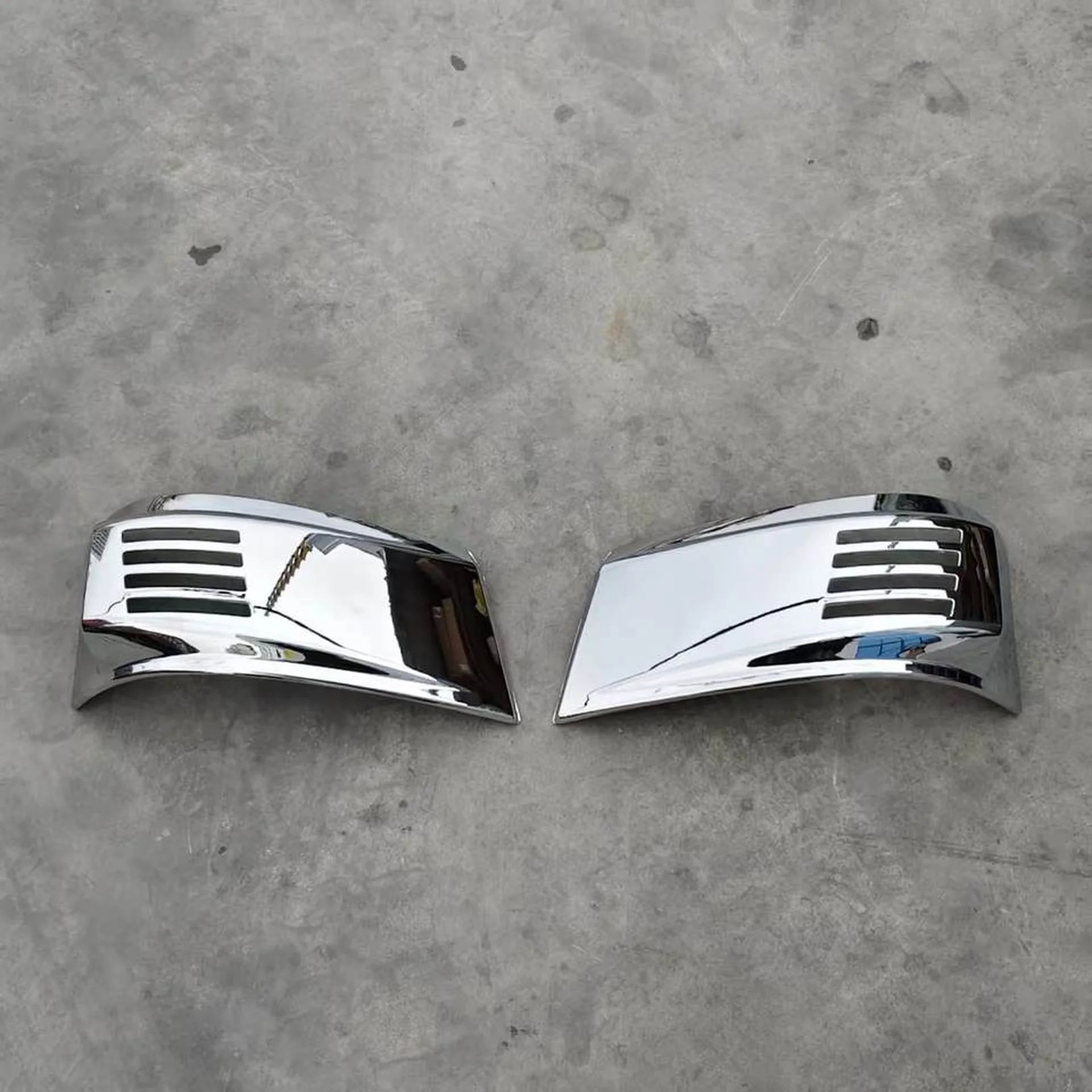 Chrome Plastic Lamp Cover for Mitsubishi Canter 2010