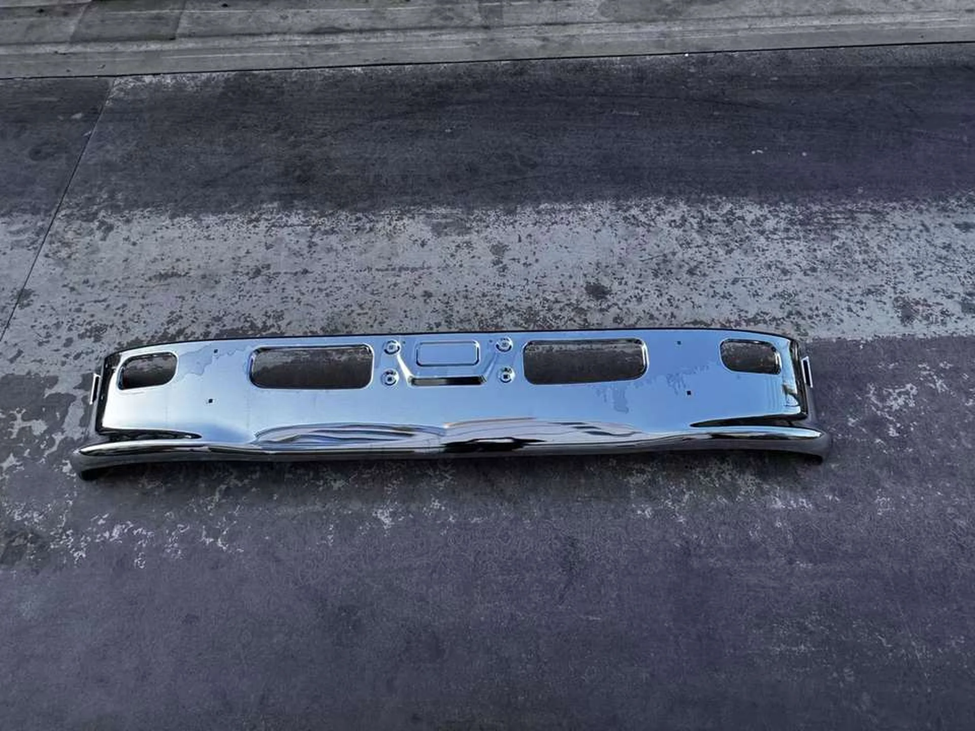 170/197CM Chrome Metal Bumper for Mitsubishi FE647 / FE511