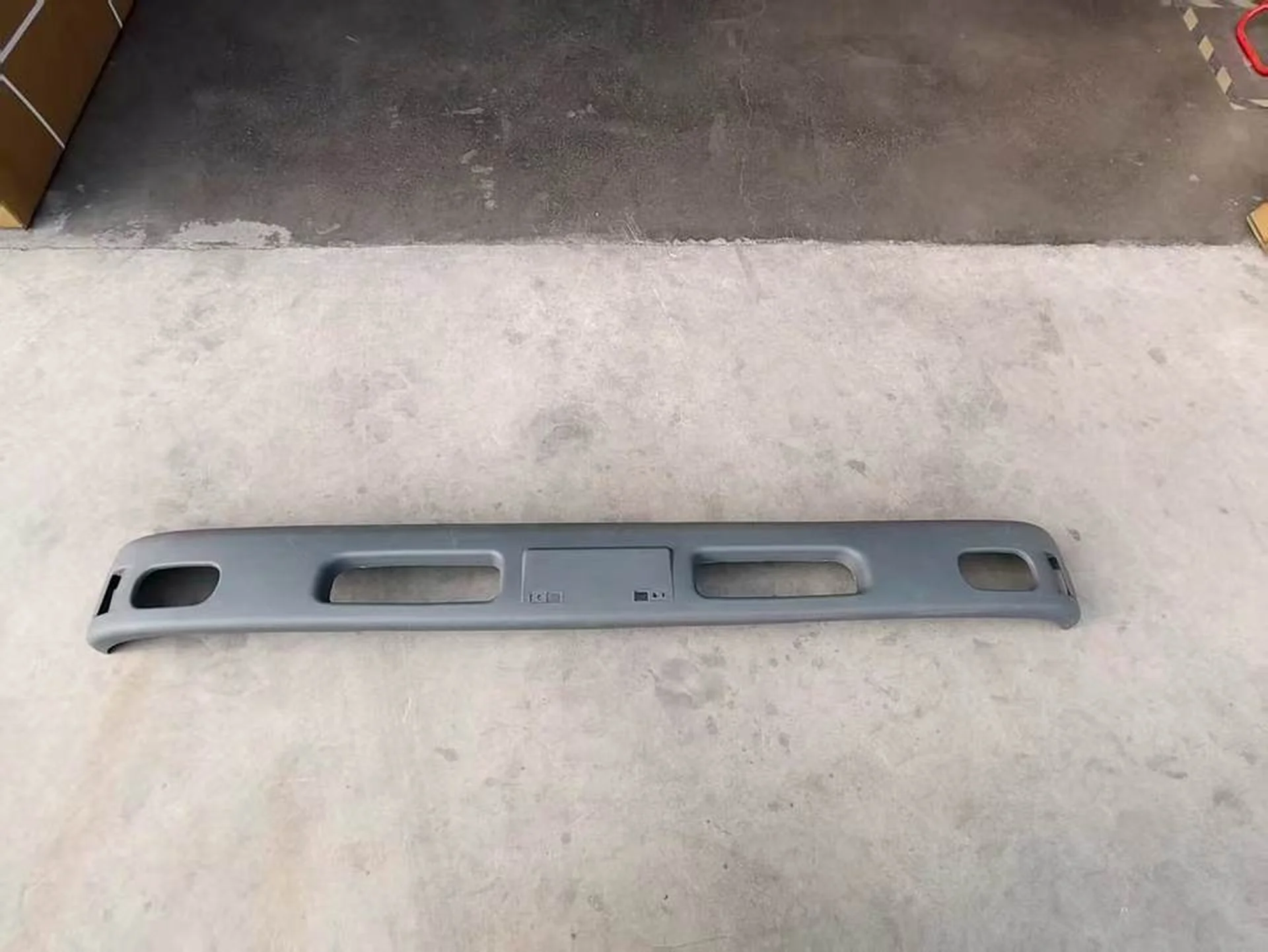 170/205CM Black Plastic Bumper for Mitsubishi FE647 / FE511
