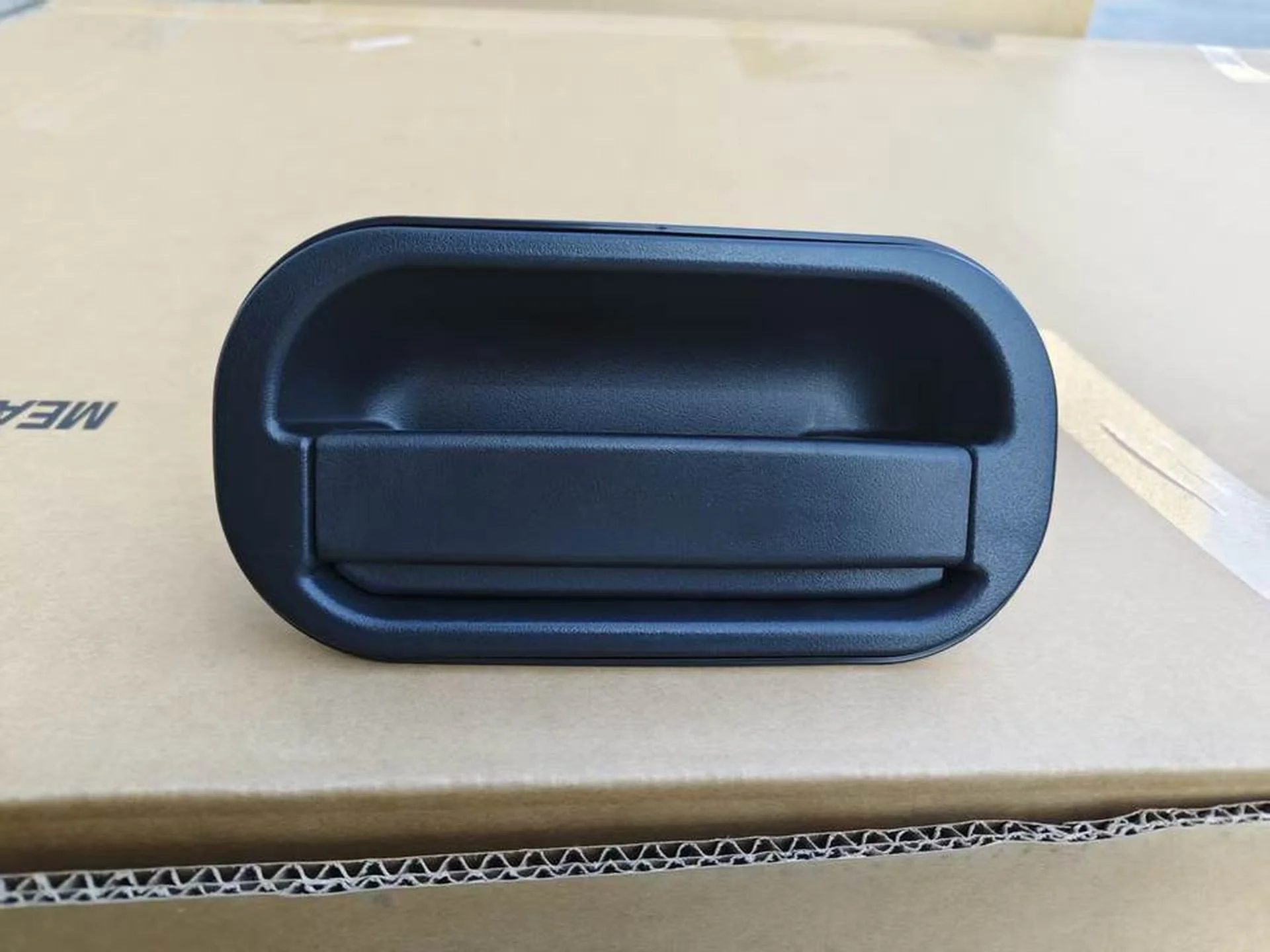 Black Plastic Door Handle for Mitsubishi FE647 / FE511