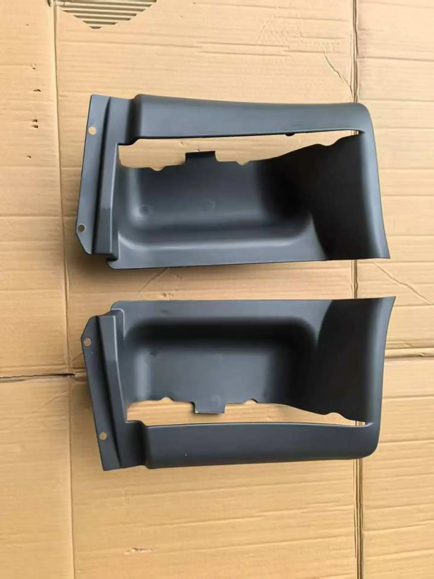 42CM Black Plastic Step Panel for Mitsubishi FE647 / FE511