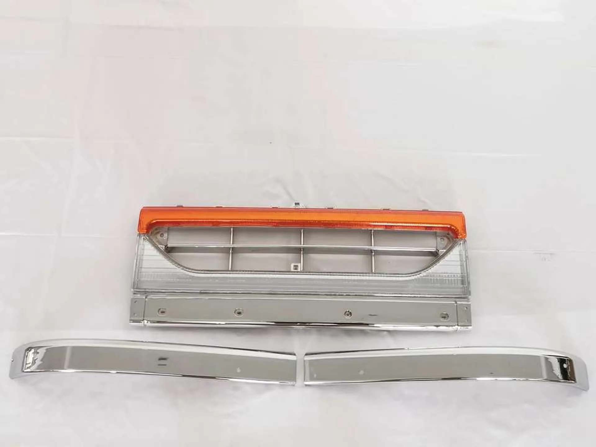 165/195CM Chrome / Black Plastic Grille for Mitsubishi FE647 / FE511