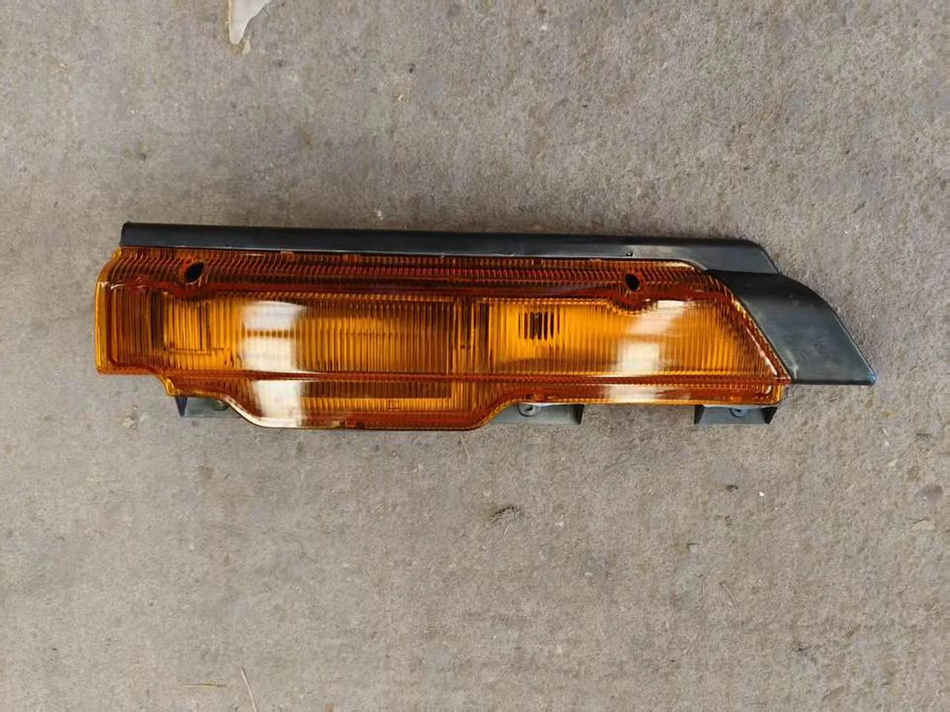 42CM Plastic Side Marker Lamp for Mitsubishi FE647 / FE511