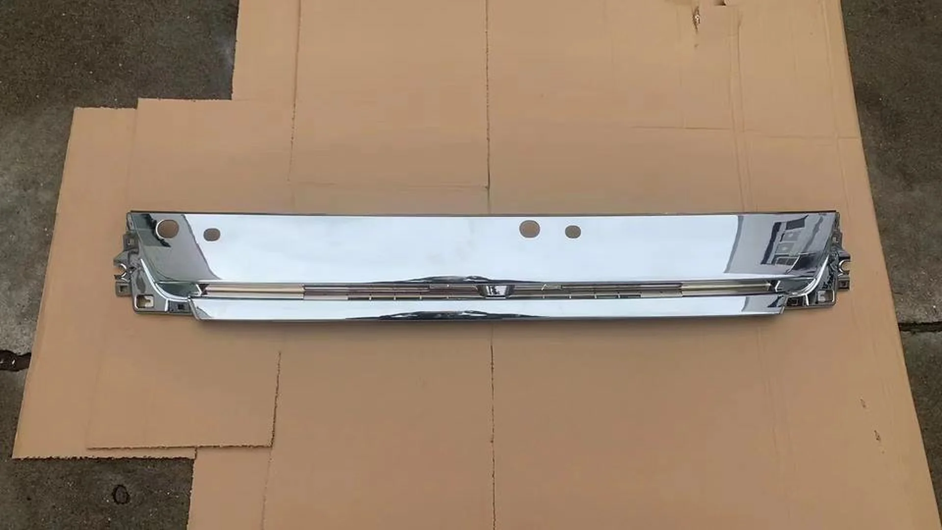 Chrome Plastic Wiper Panel / Arm for Mitsubishi Fuso 2020