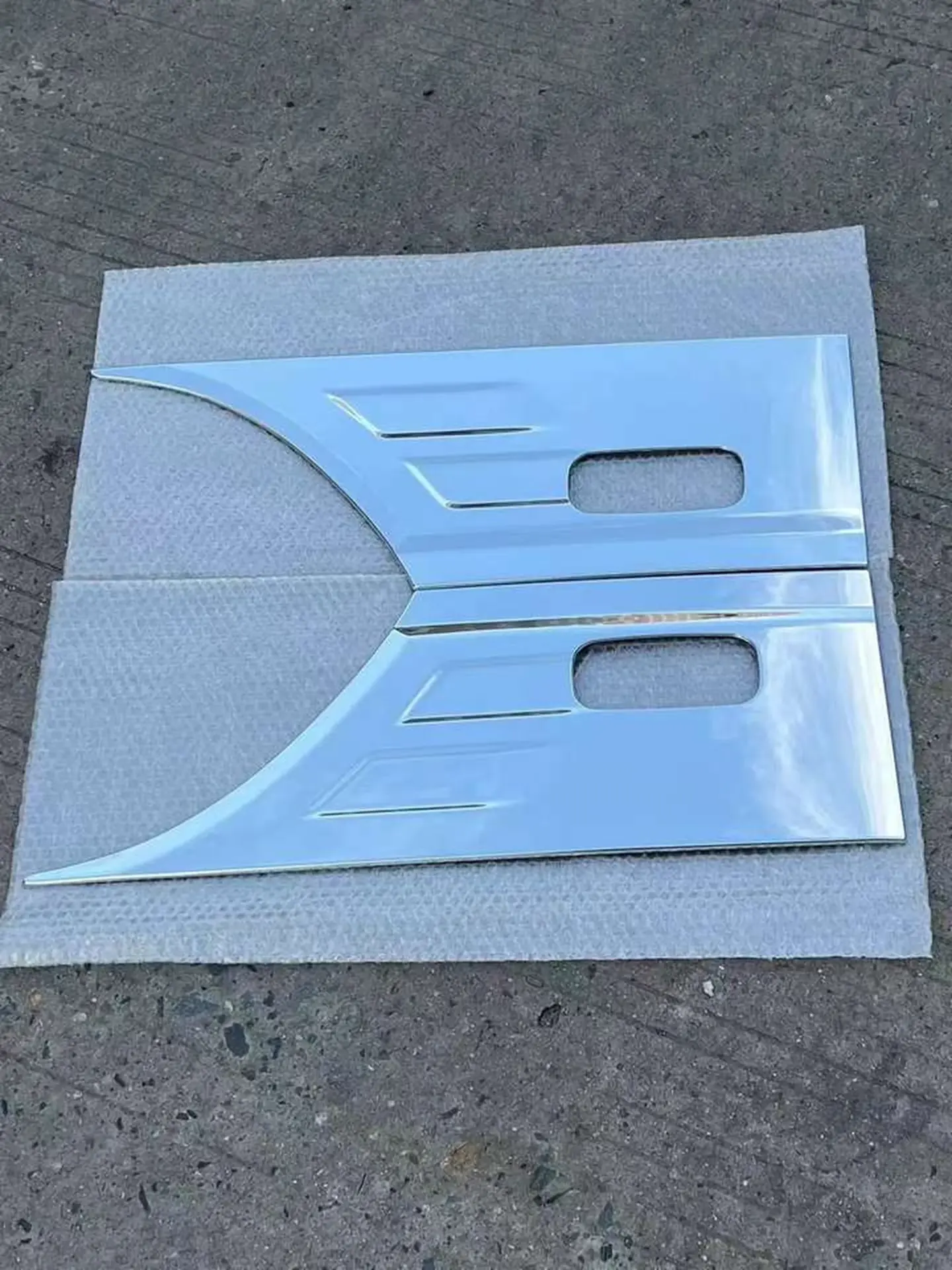 Chrome Plastic Door / Window Trim for Mitsubishi Fuso 2020