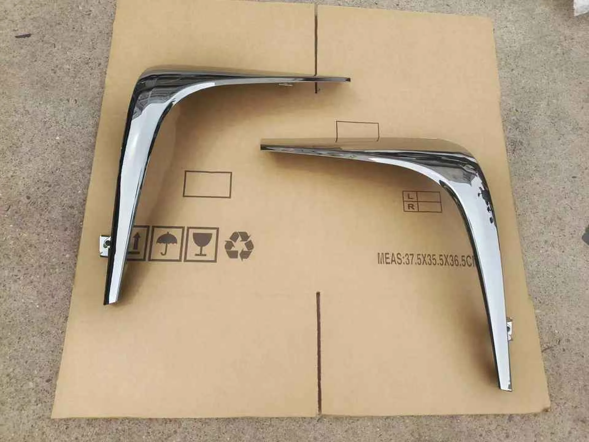Chrome Plastic Head Lamp for Mitsubishi Fuso 2020